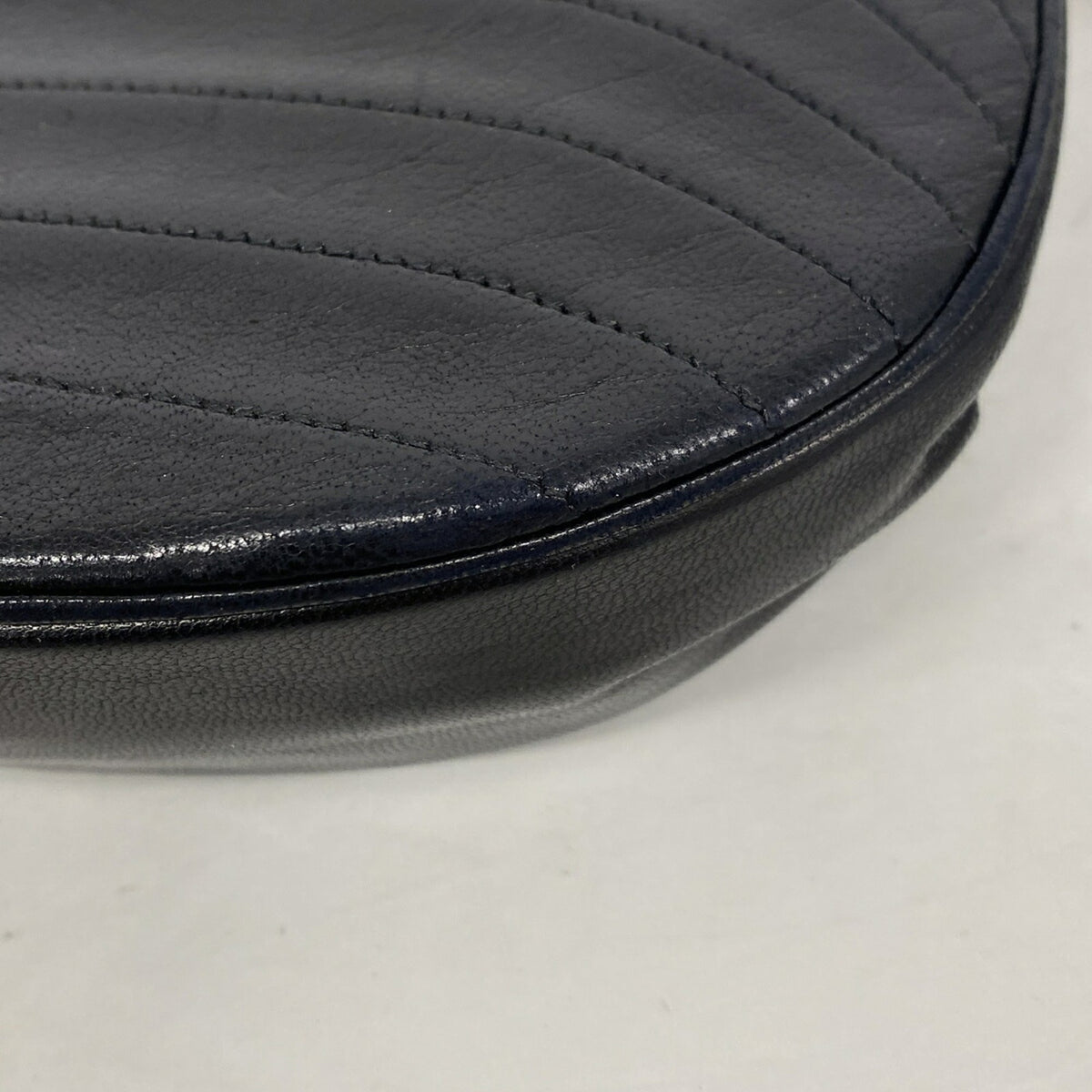 Chanel Black Leather Shoulder Bag (Pre-Owned)