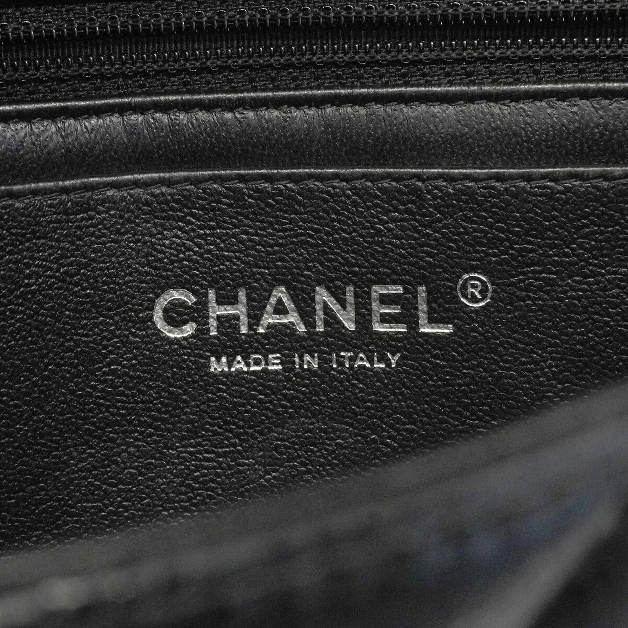 Chanel Black Grained Calfskin Shoulder Bag (Pre-Owned)