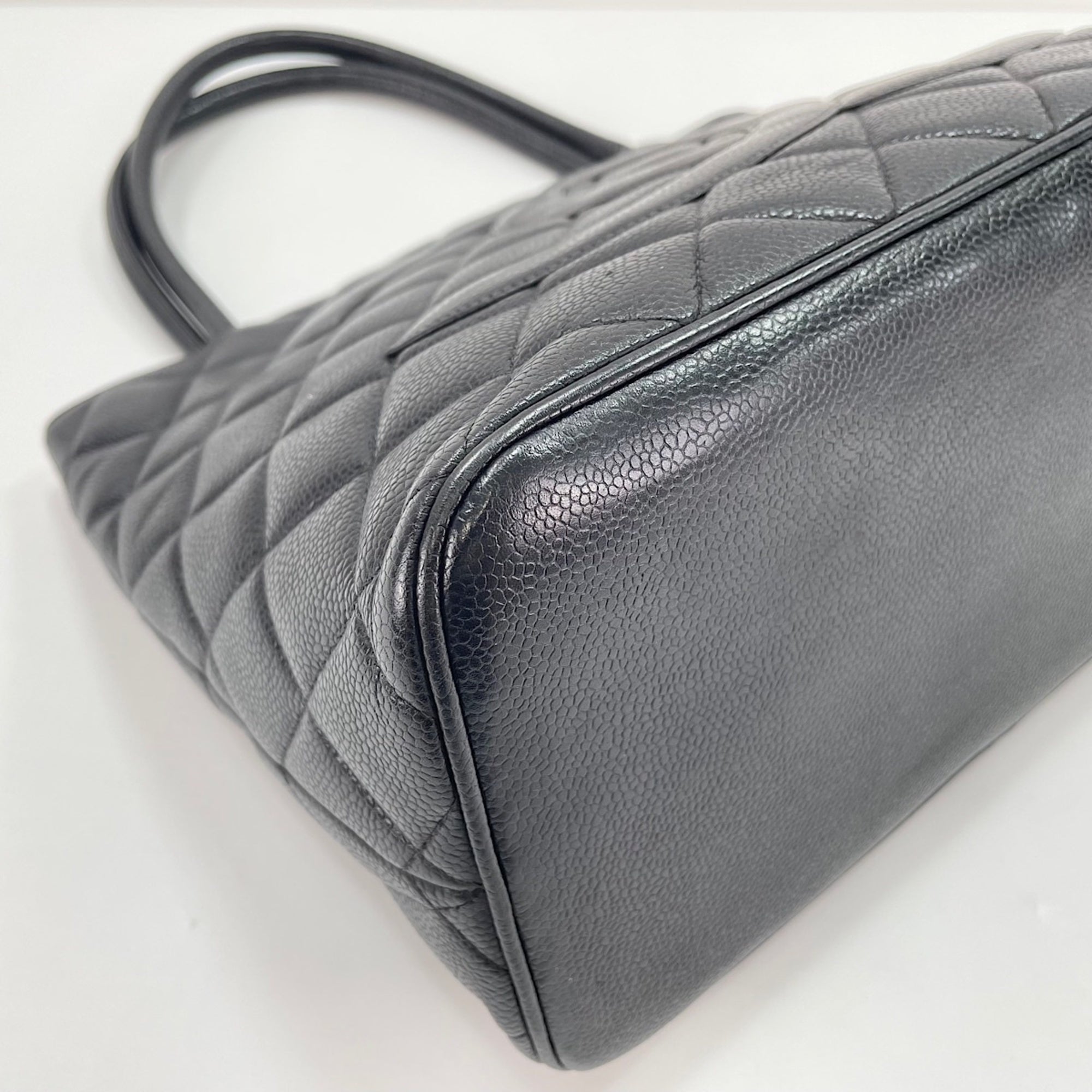 Chanel Black Tote Bag (Pre-Owned)