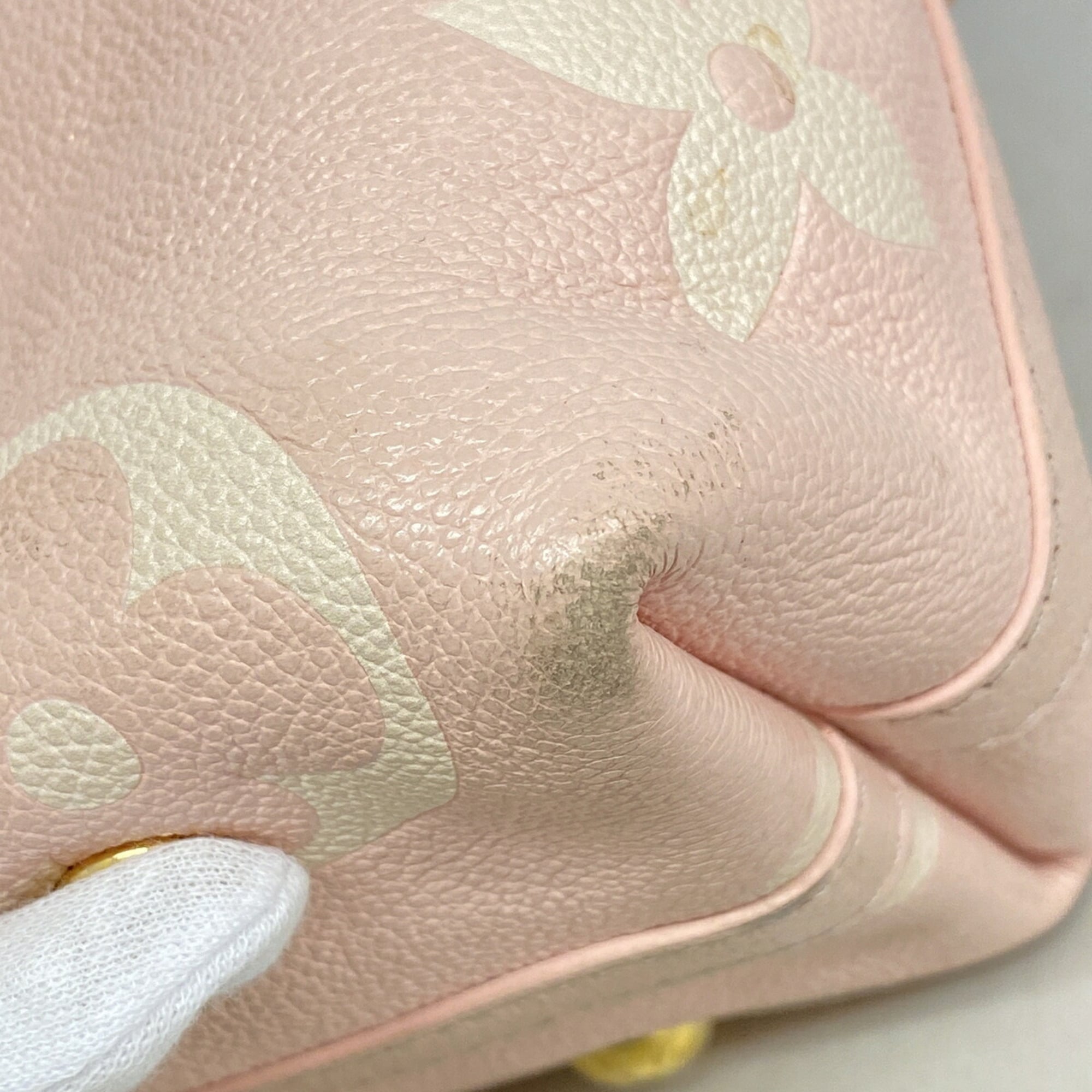 Louis Vuitton Pink White Shoulder Bag (Pre-Owned)