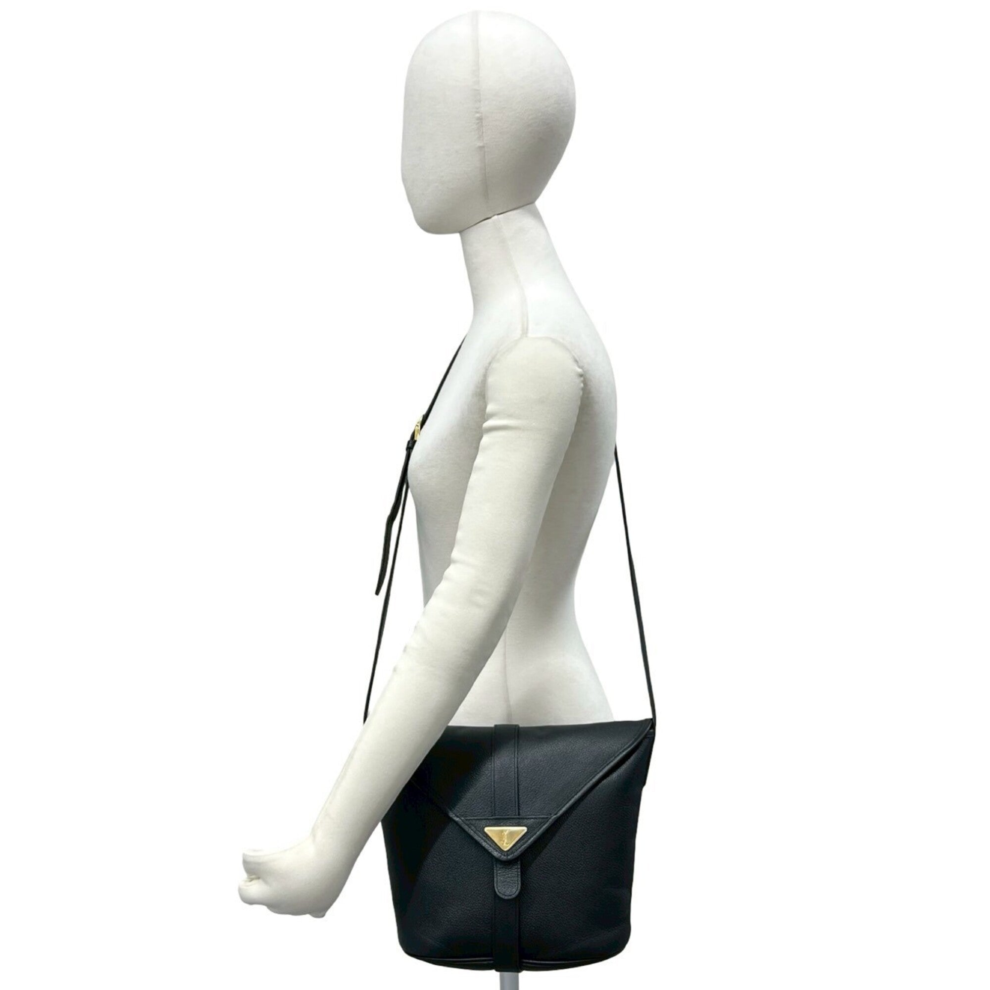 Yves Saint Laurent Black Leather Shoulder Bag (Pre-Owned)