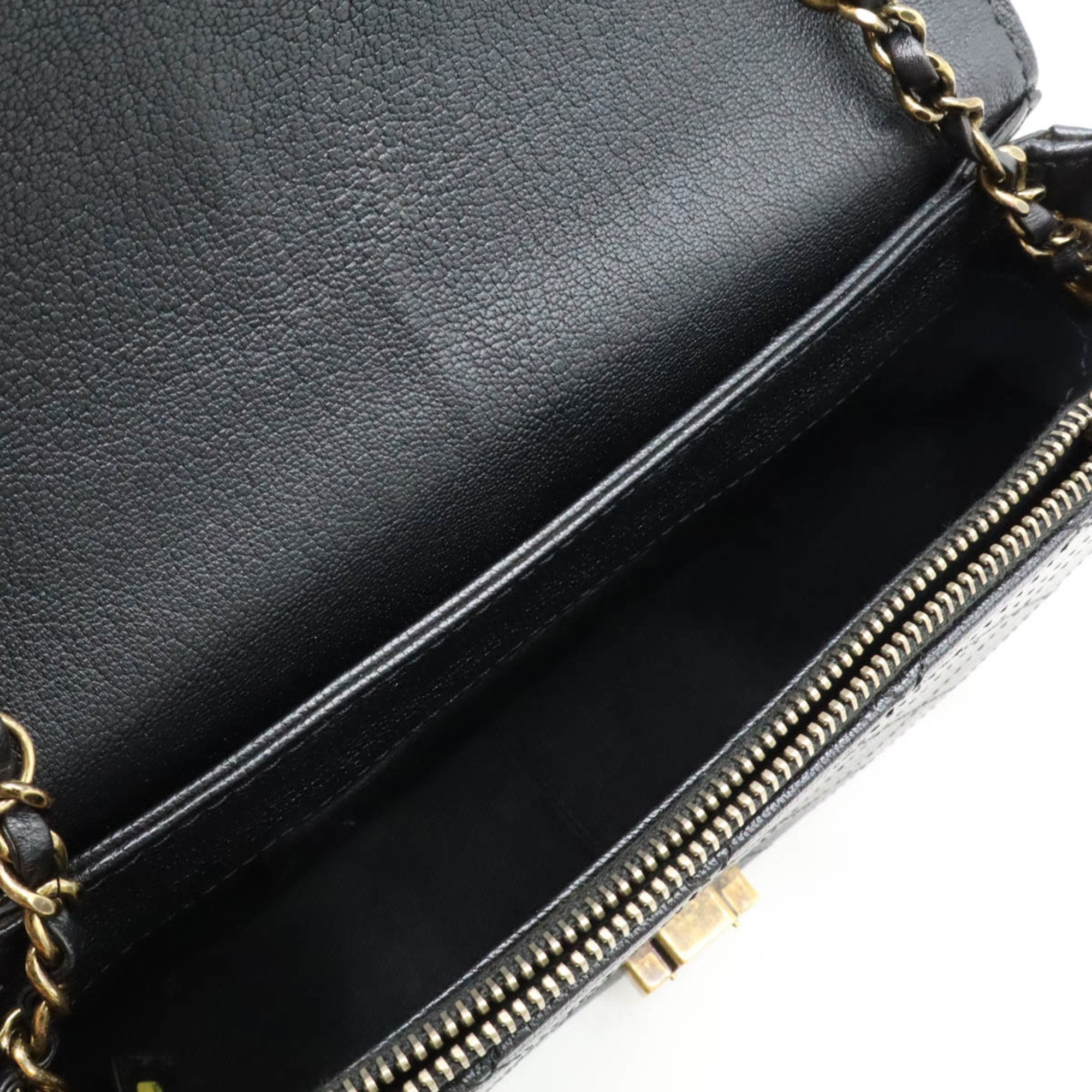 Chanel Black Leather Handbag Shoulder Bag (Pre-Owned)