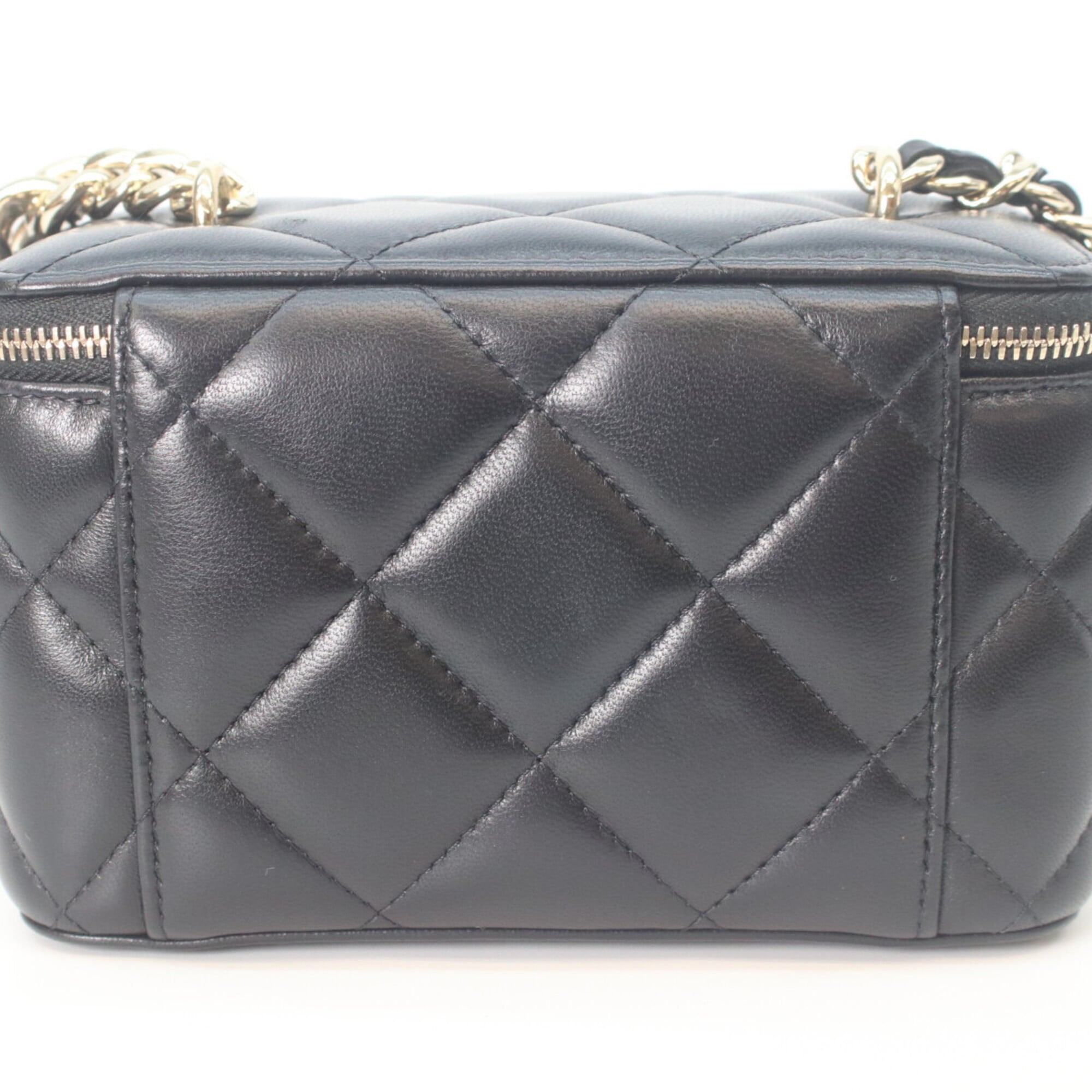 Chanel Black Leather Shoulder Bag (Pre-Owned)
