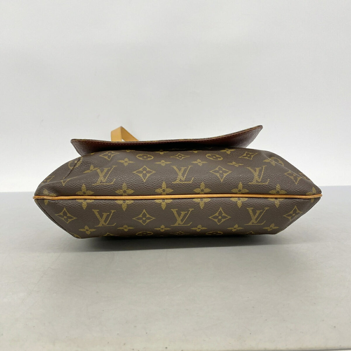 Louis Vuitton Brown Shoulder Bag (Pre-Owned)