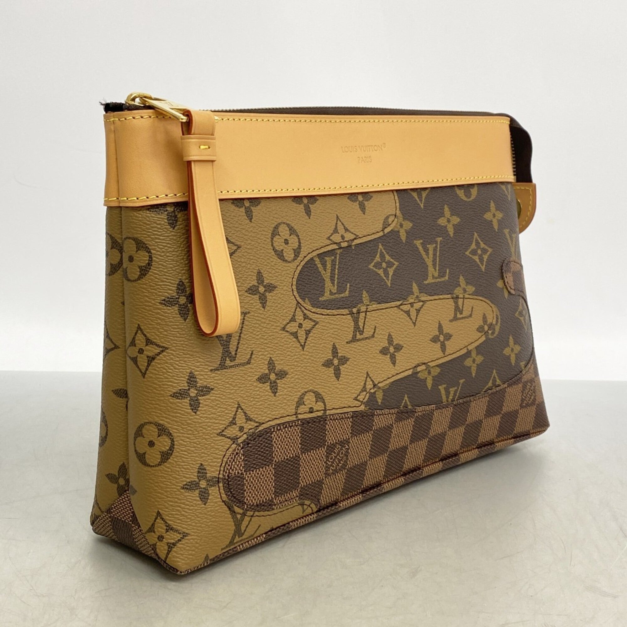 Louis Vuitton Brown Clutch Bag (Pre-Owned)