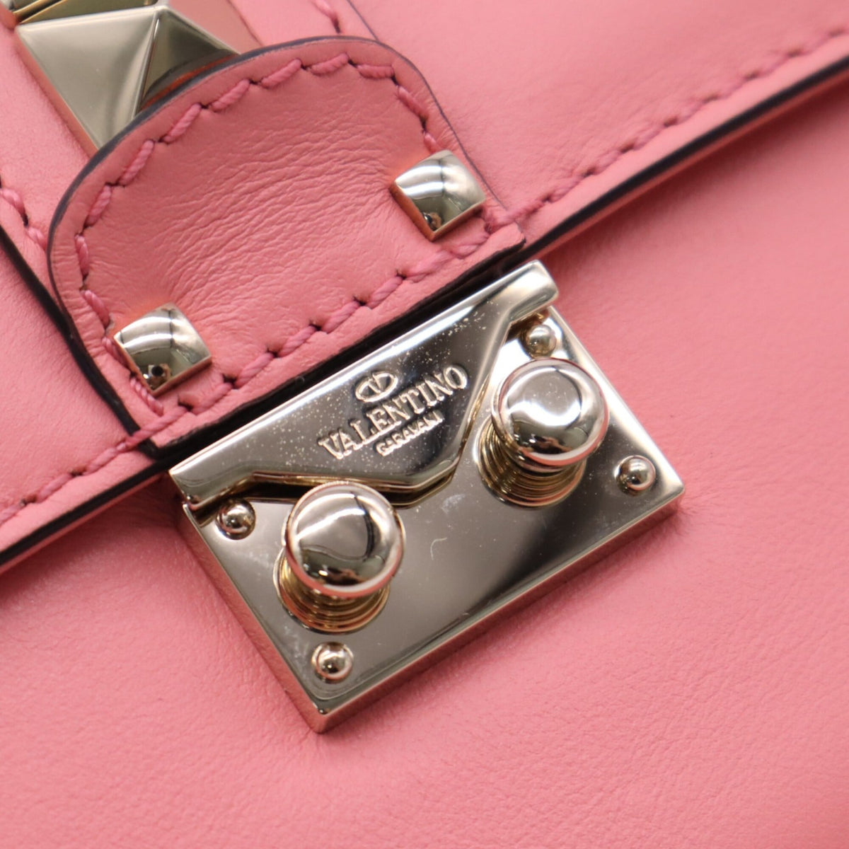 Valentino Pink Leather Shoulder Bag (Pre-Owned)