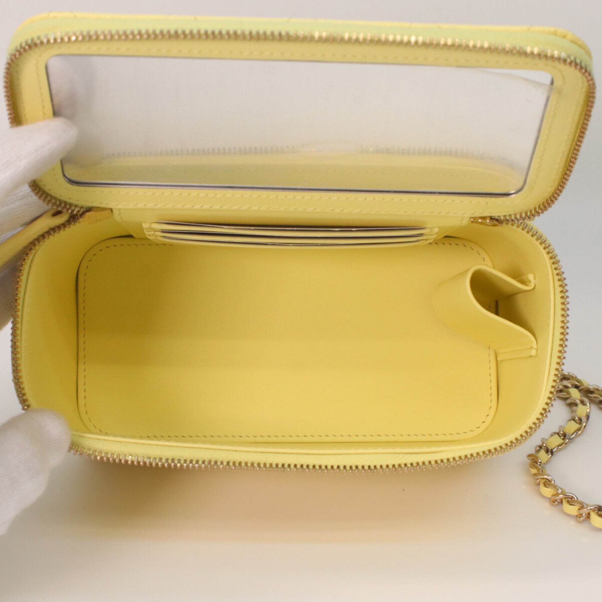 Chanel Matelasse Yellow Grained Calfskin Shoulder Bag (Pre-Owned)