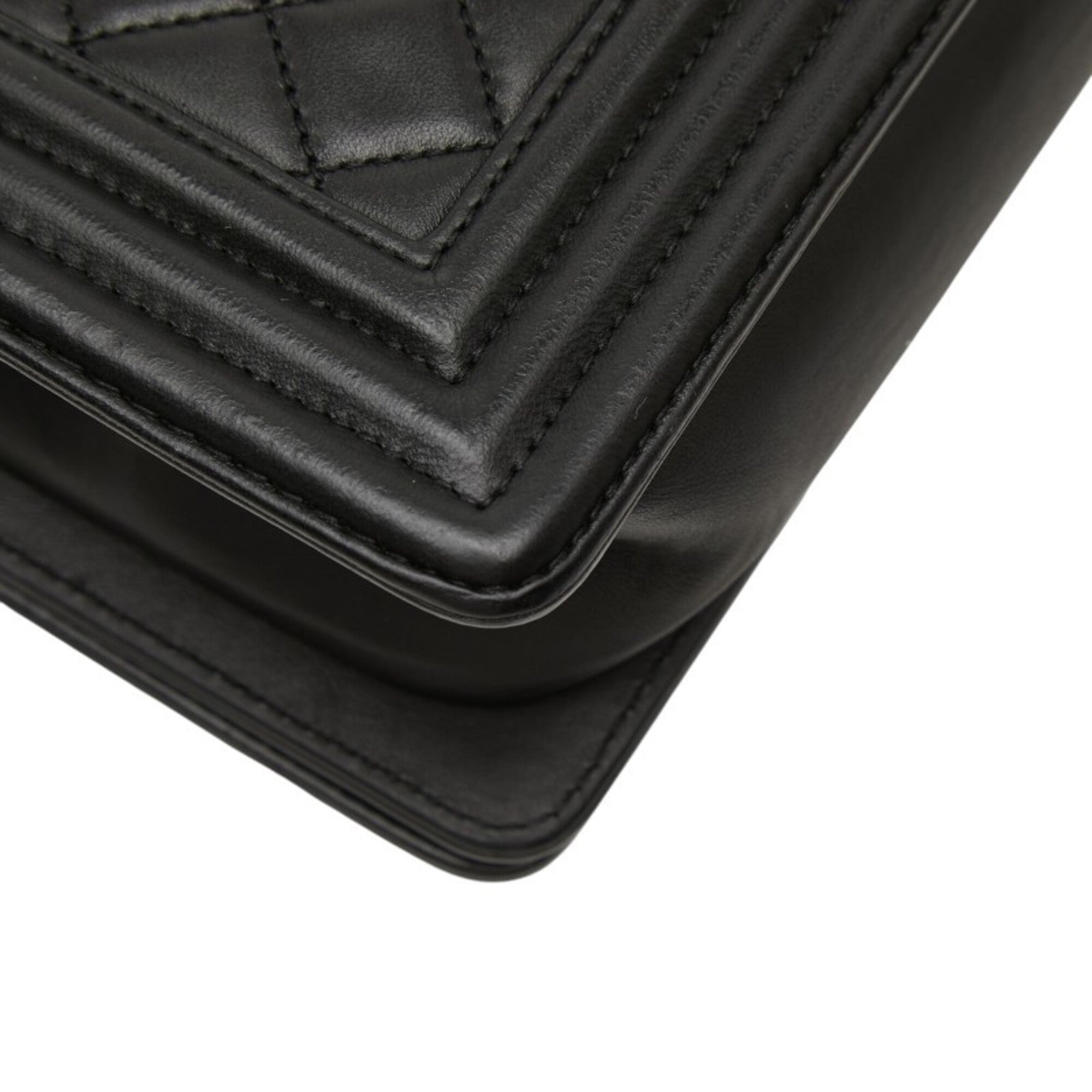 Chanel Black Leather Shoulder Bag (Pre-Owned)