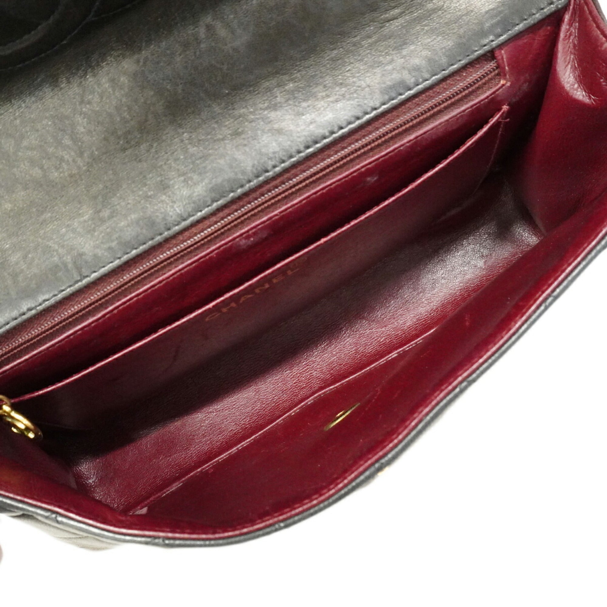 Chanel Black Leather Handbag (Pre-Owned)