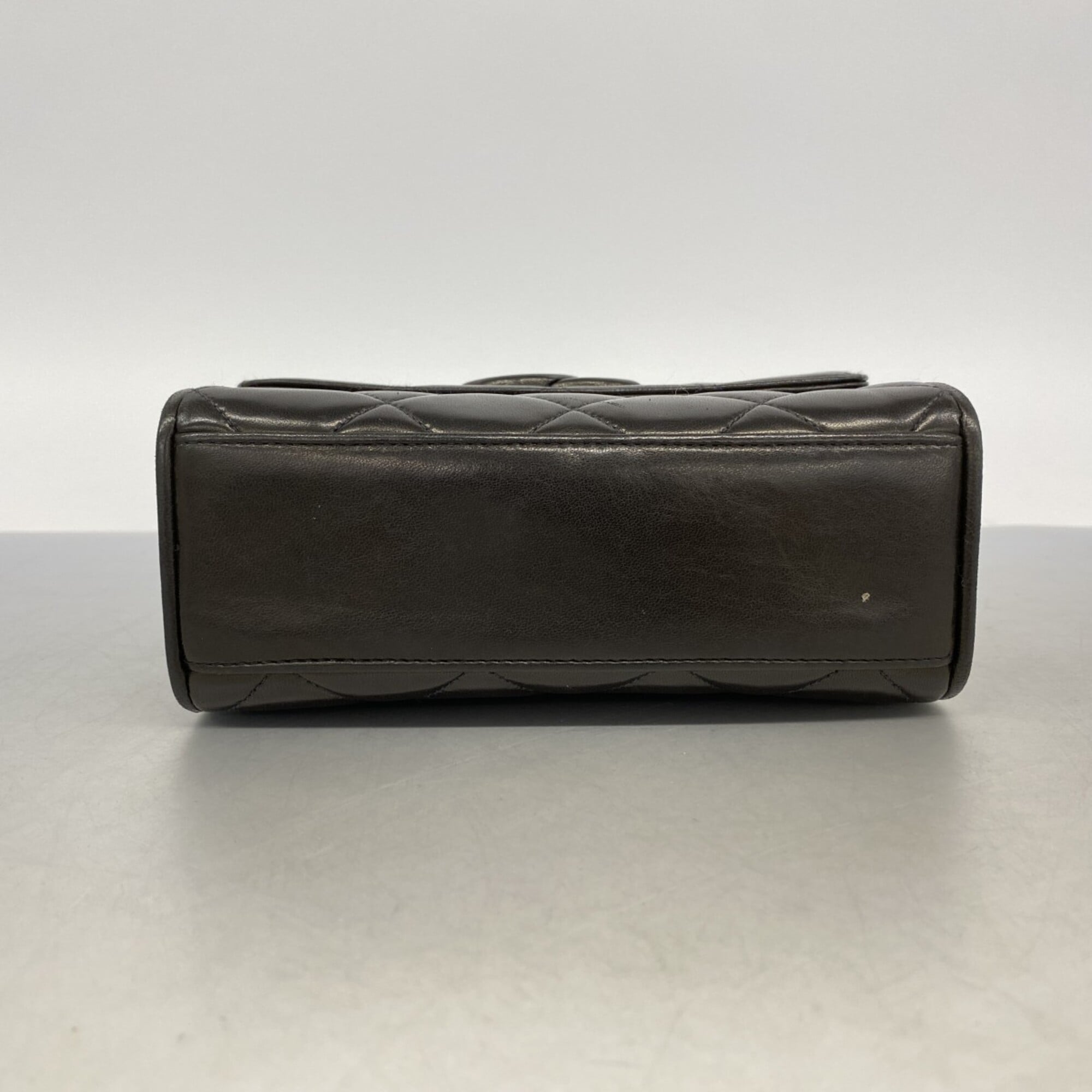 Chanel Black Leather Shoulder Bag (Pre-Owned)