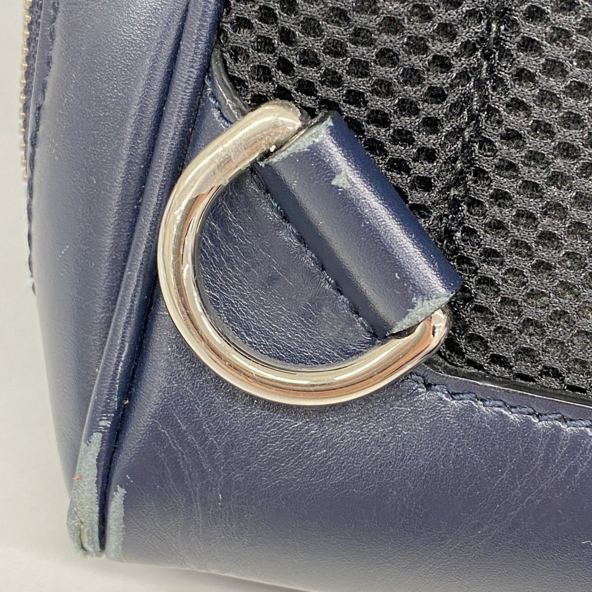 Gucci Navy Leather Sling Bag (Pre-Owned)