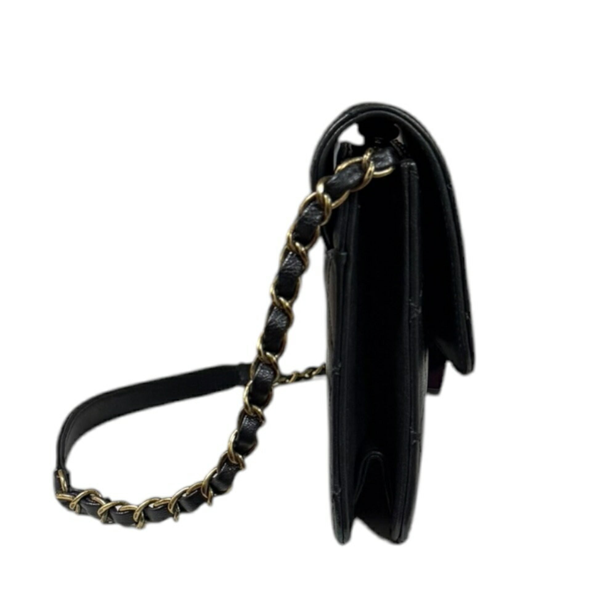 Chanel Black Leather Shoulder Bag (Pre-Owned)