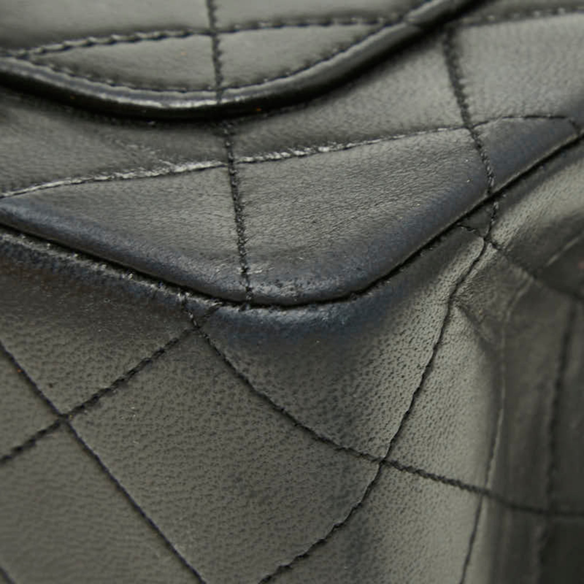 Chanel Black Leather Shoulder Bag (Pre-Owned)