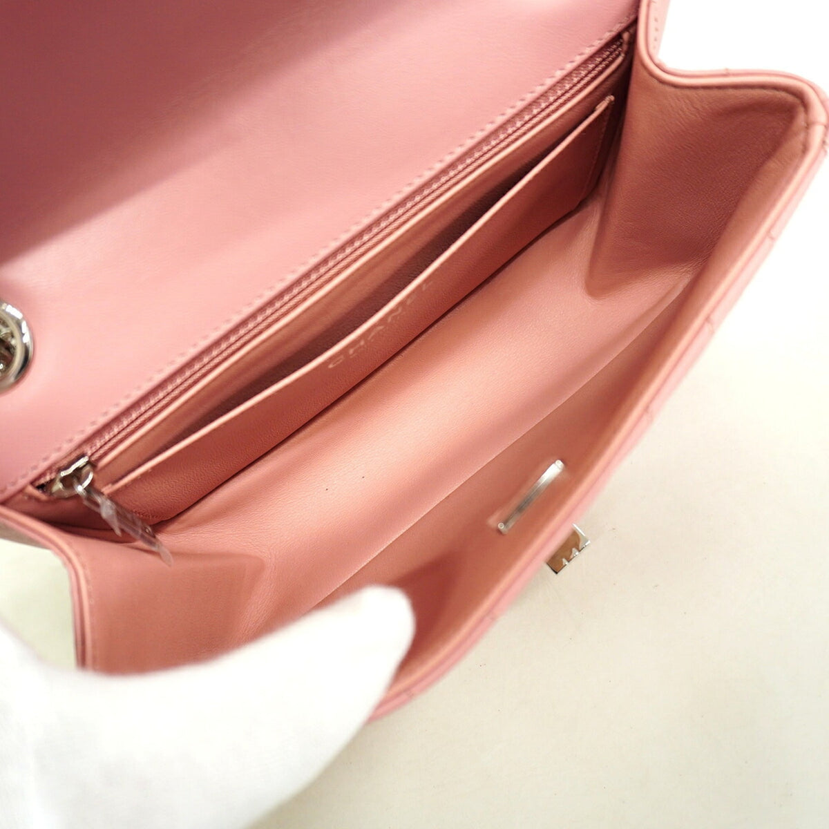 Chanel Pink Leather Shoulder Bag (Pre-Owned)