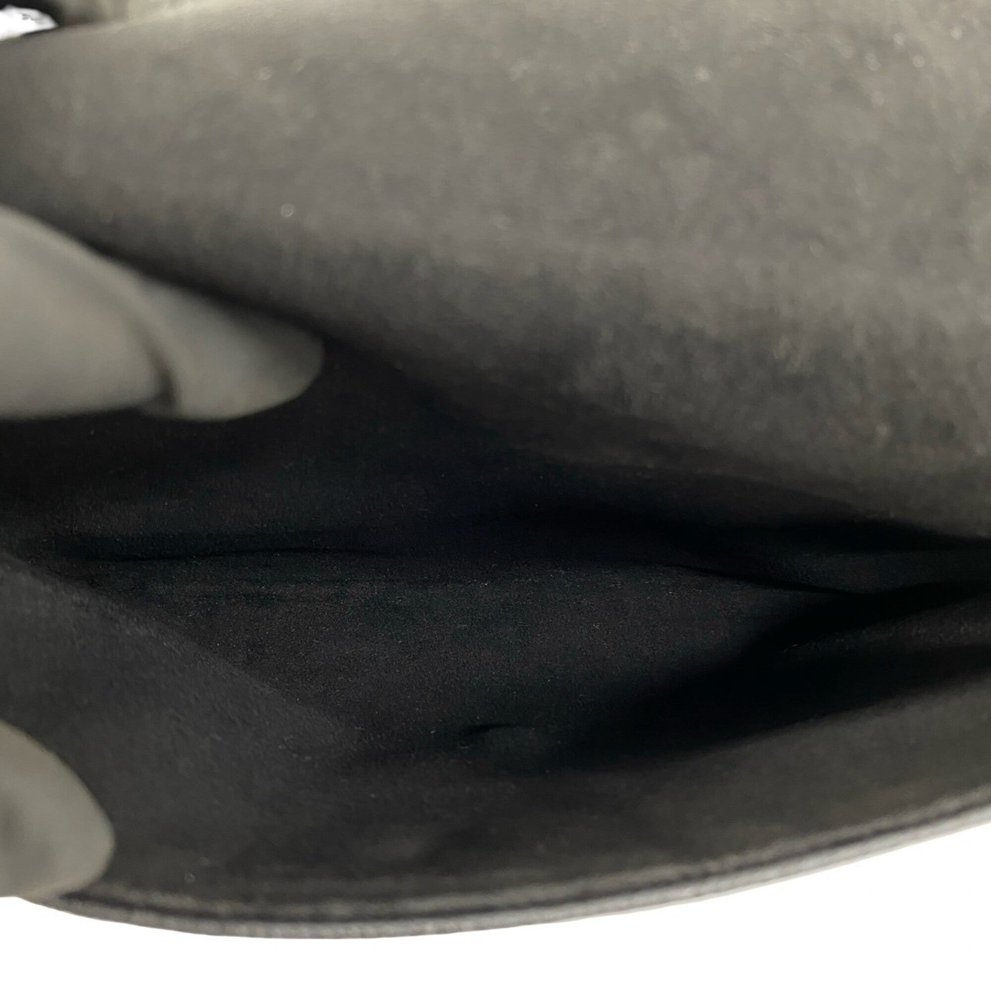Louis Vuitton Black Leather Shoulder Bag (Pre-Owned)