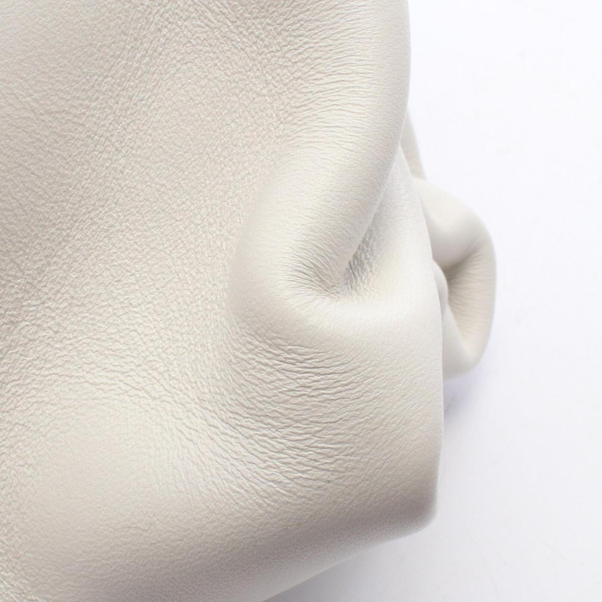 Bottega Veneta White Leather Clutch Bag Handbag (Pre-Owned)