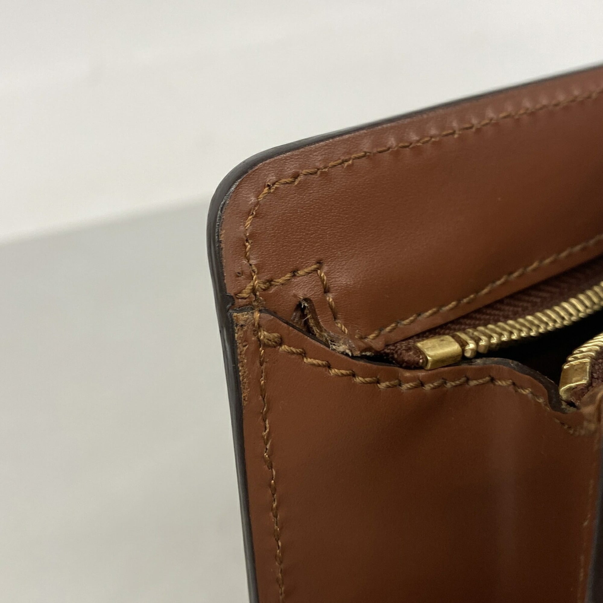 Louis Vuitton Brown Clutch Bag (Pre-Owned)