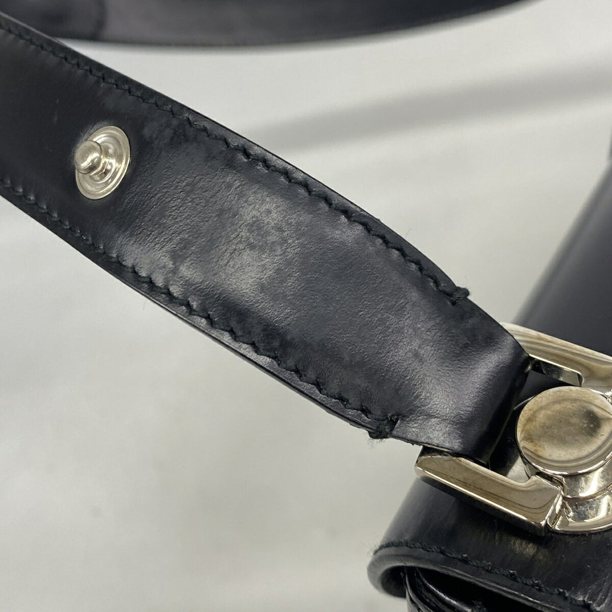 Salvatore Ferragamo Black Leather Shoulder Bag (Pre-Owned)