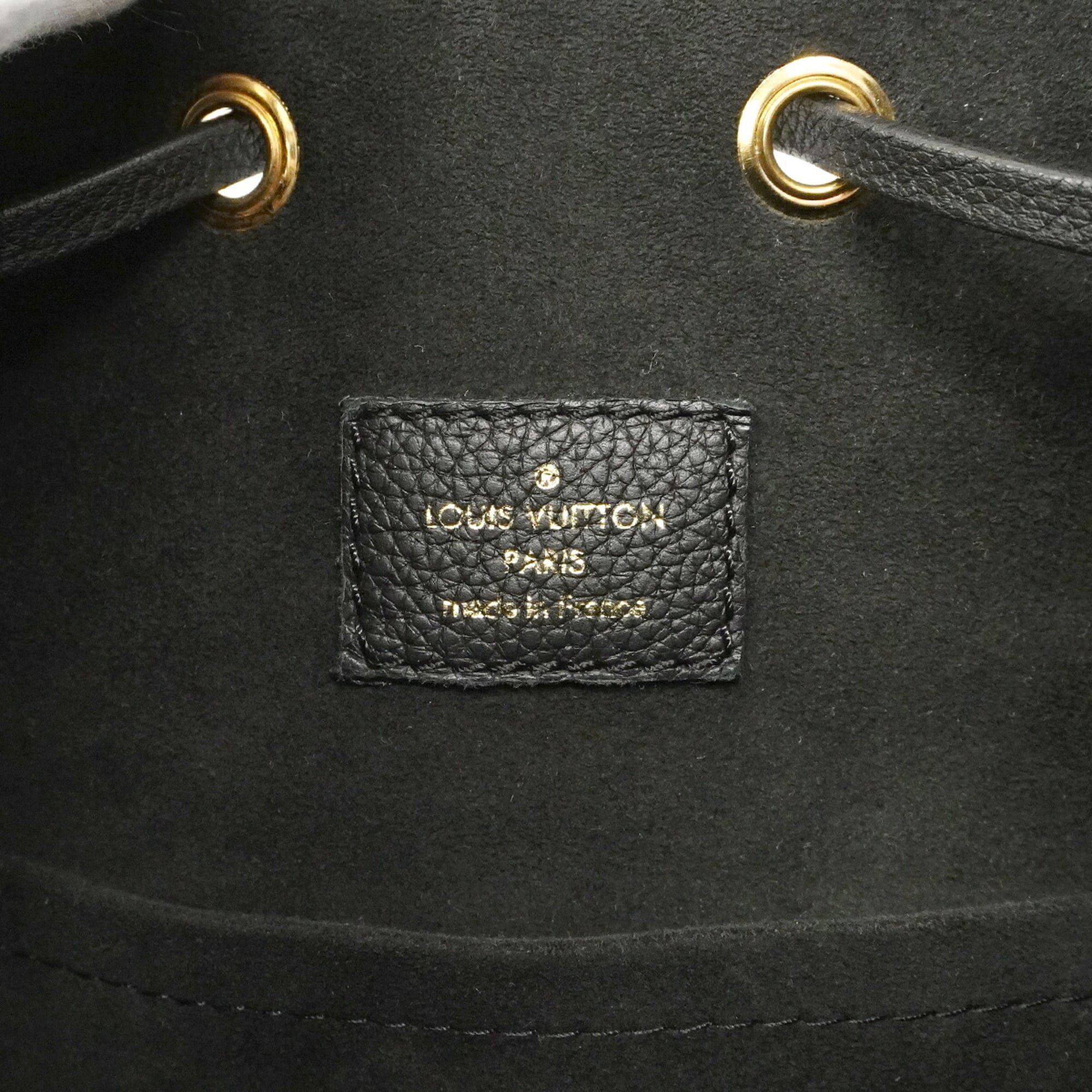 Louis Vuitton Noir Handbag (Pre-Owned)