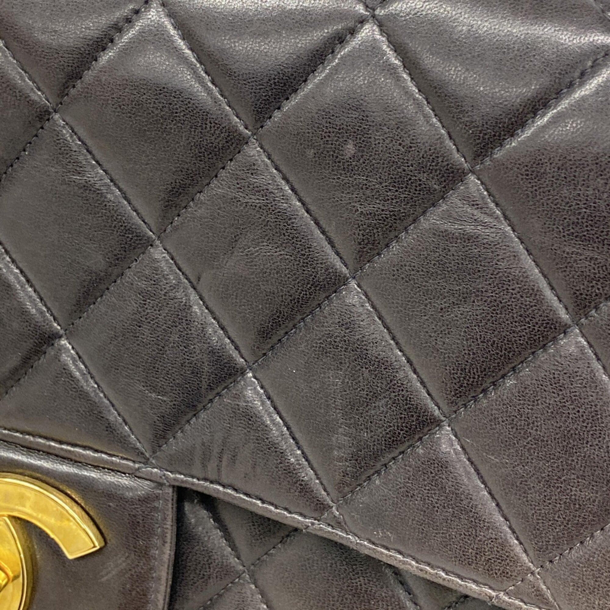 Chanel Black Leather Shoulder Bag (Pre-Owned)
