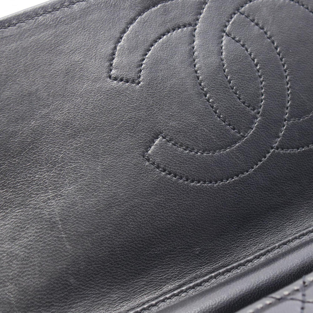 Chanel Black Leather Handbag Shoulder Bag (Pre-Owned)