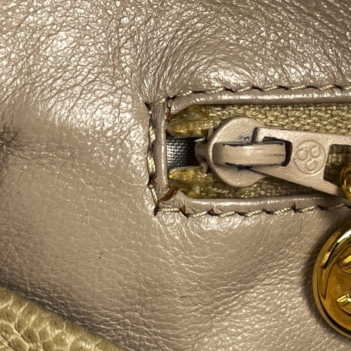 Chanel Matelasse Cream Leather Shoulder Bag (Pre-Owned)