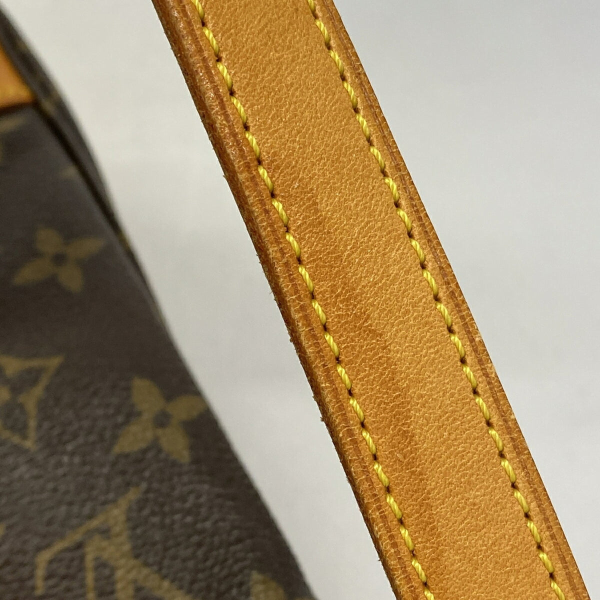 Louis Vuitton Brown Shoulder Bag (Pre-Owned)
