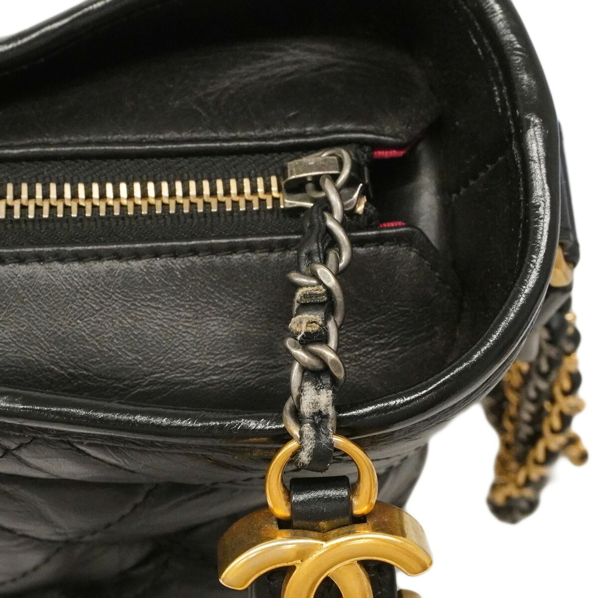 Chanel Black Leather Shoulder Bag (Pre-Owned)