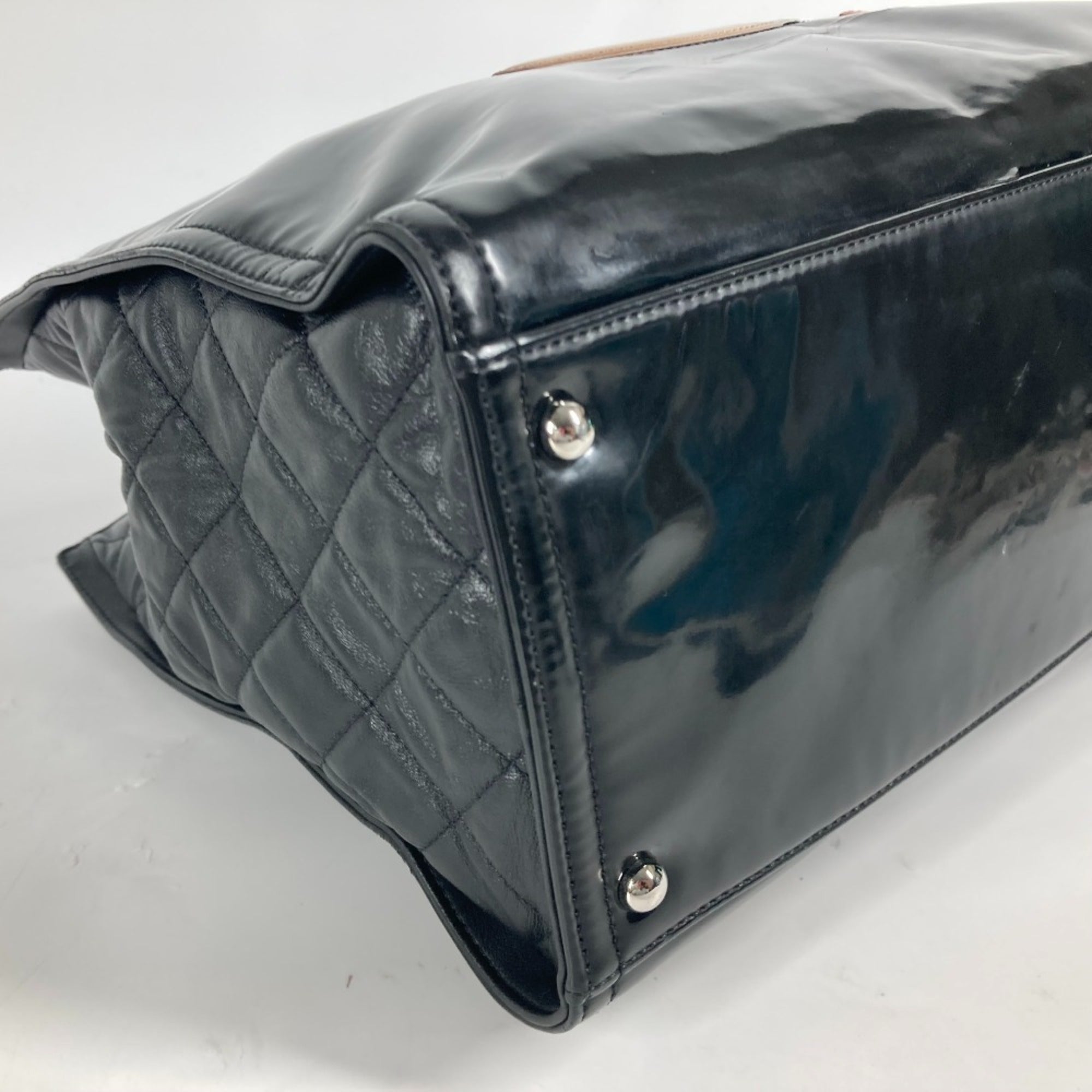 Chanel Black Shoulder Bag (Pre-Owned)