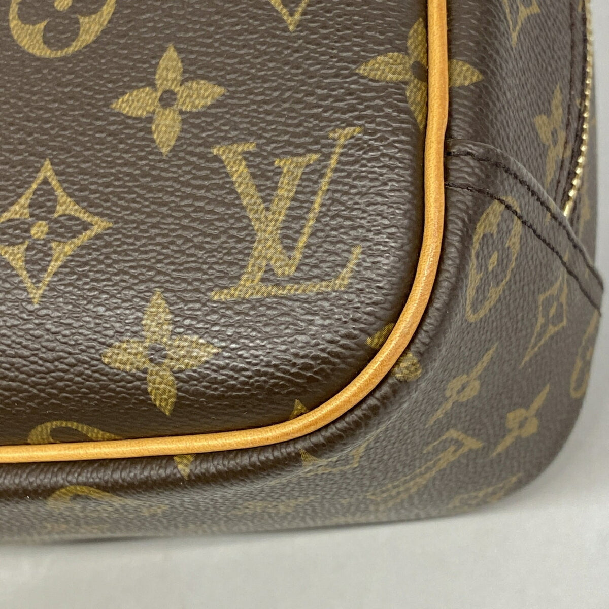 Louis Vuitton Brown Handbag (Pre-Owned)
