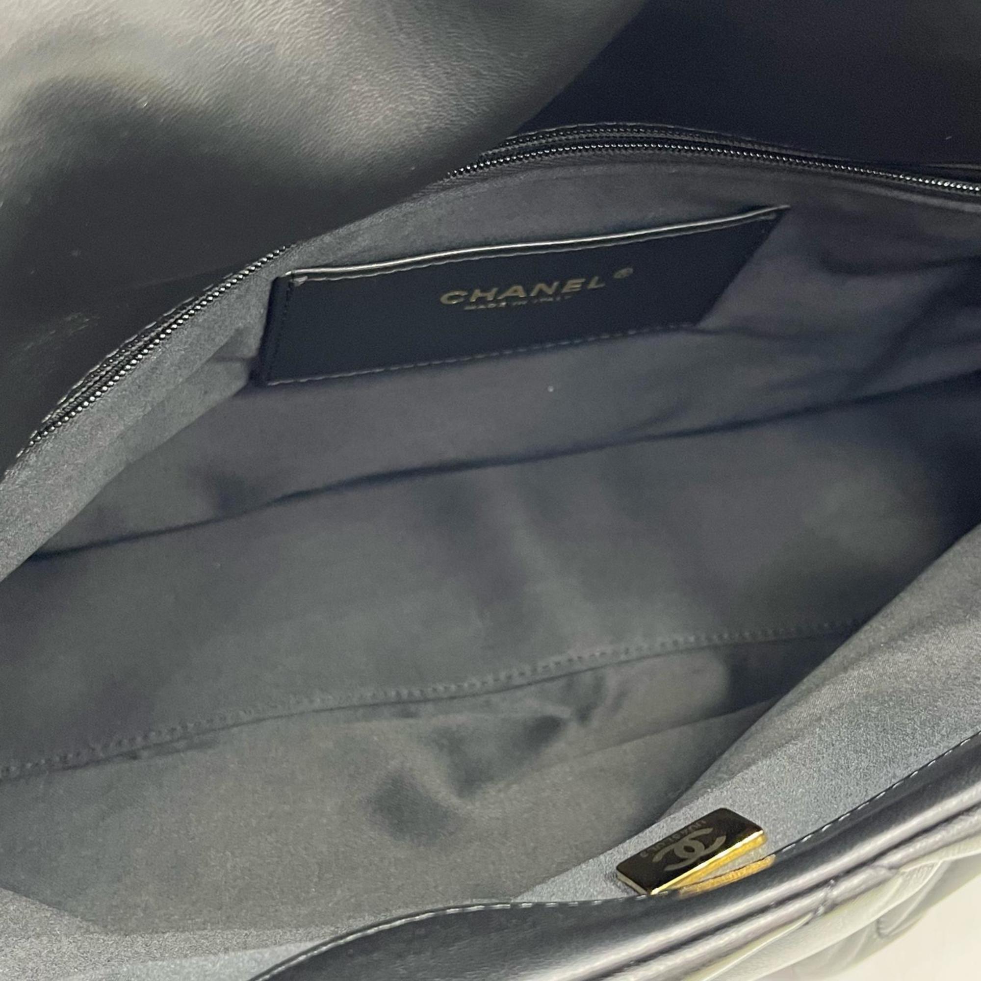 Chanel Black Leather Handbag (Pre-Owned)