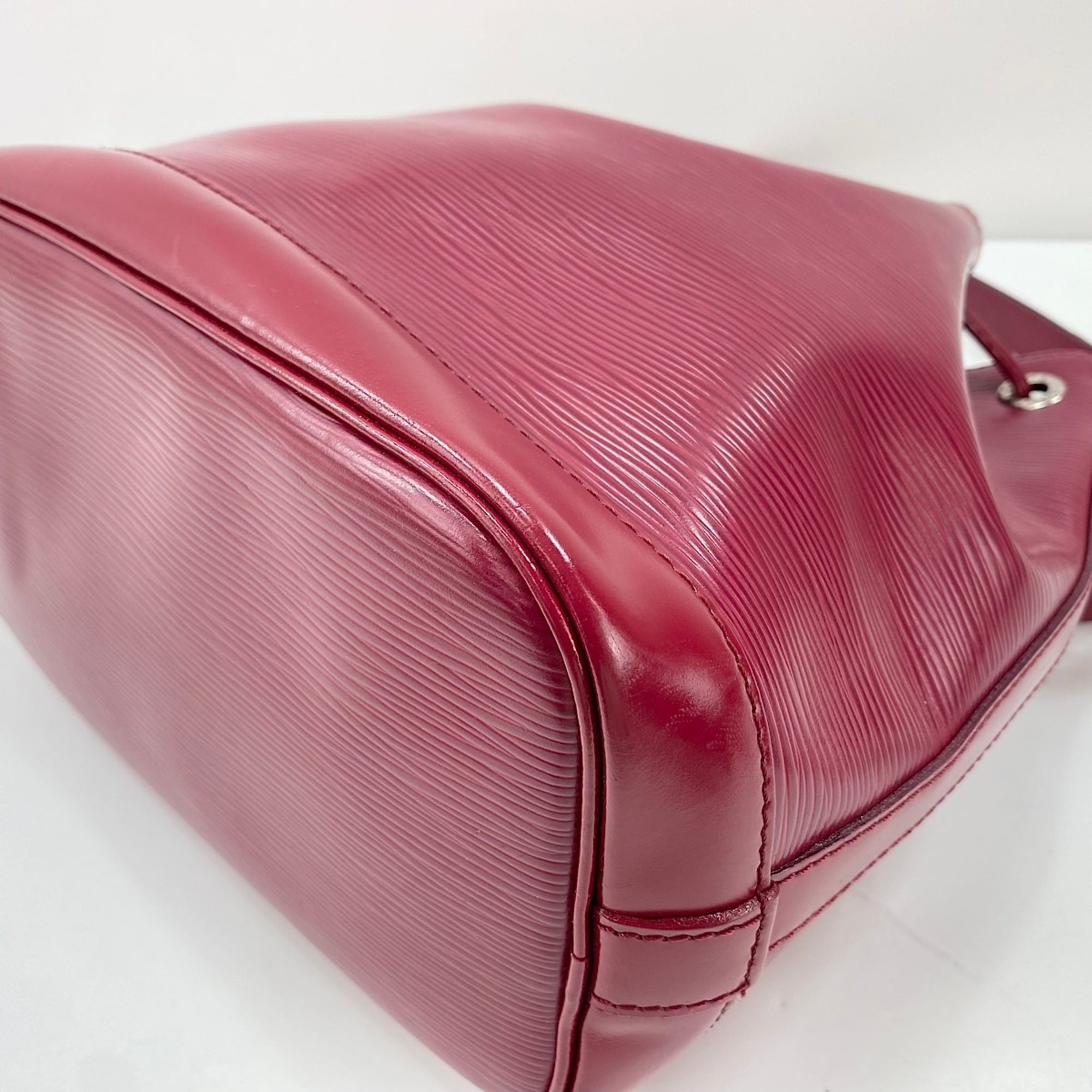 Louis Vuitton Red Color Shoulder Bag (Pre-Owned)