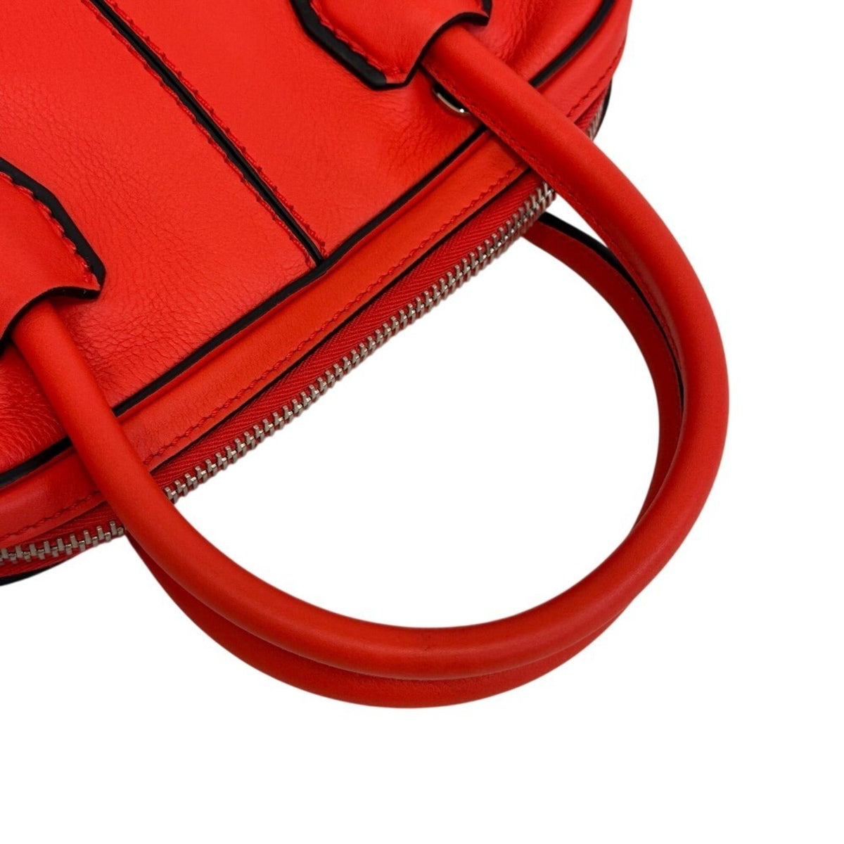 Tod's Red Color Leather Handbag (Pre-Owned)