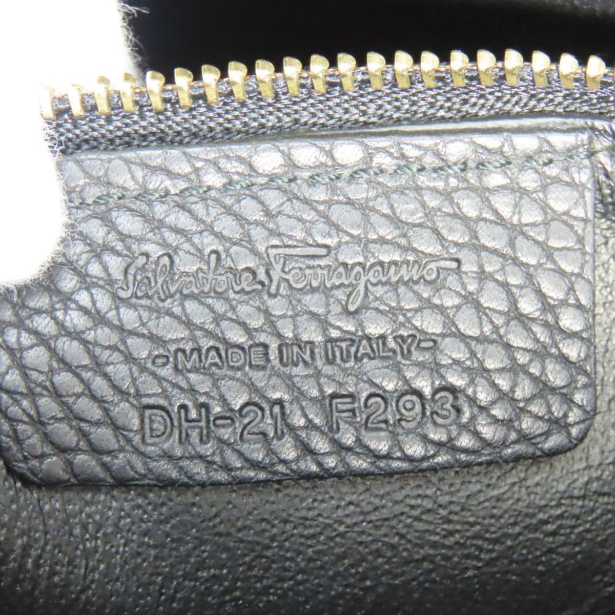 Salvatore Ferragamo Gancini Black Leather Handbag Shoulder Bag (Pre-Owned)