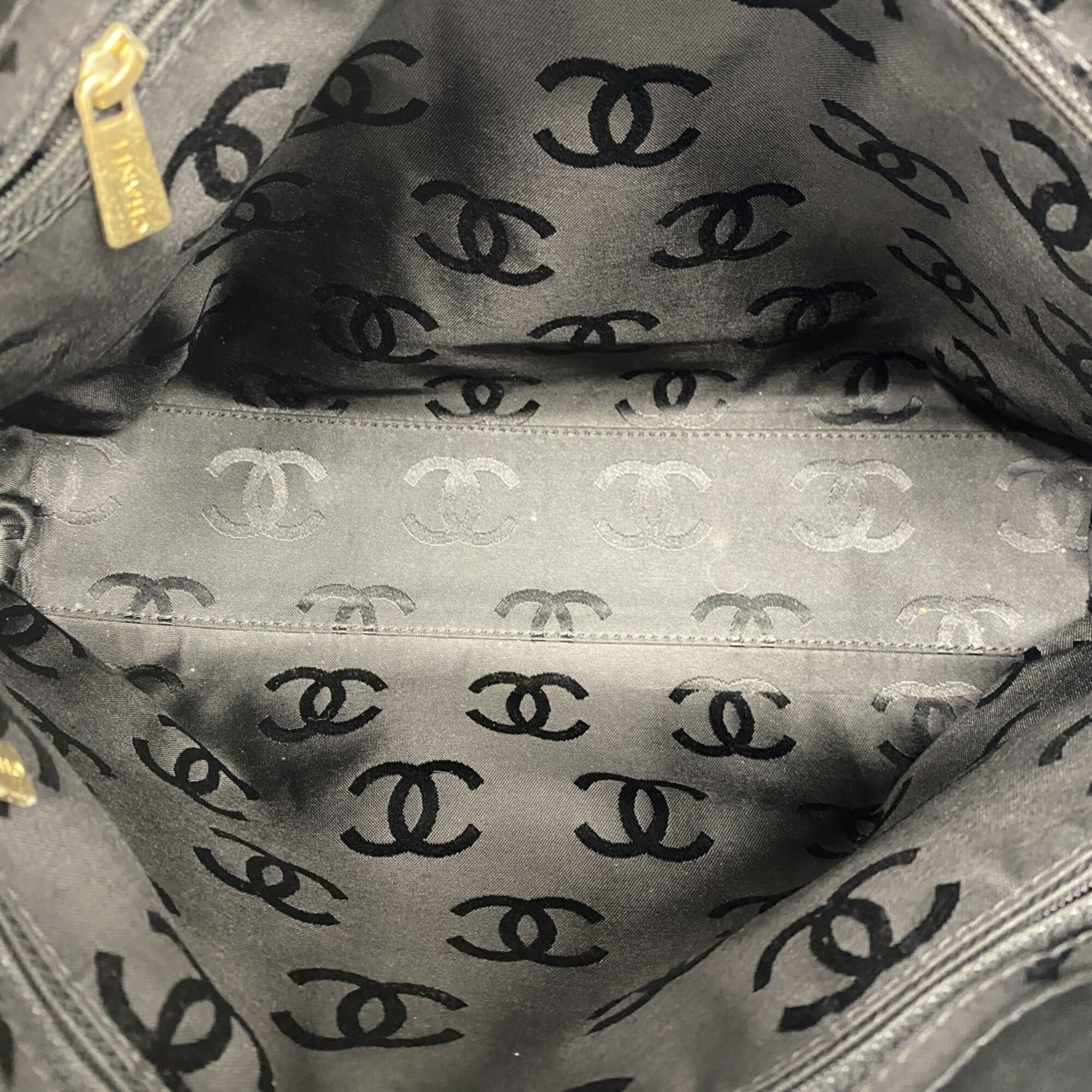 Chanel Black Patent Leather Tote Bag (Pre-Owned)