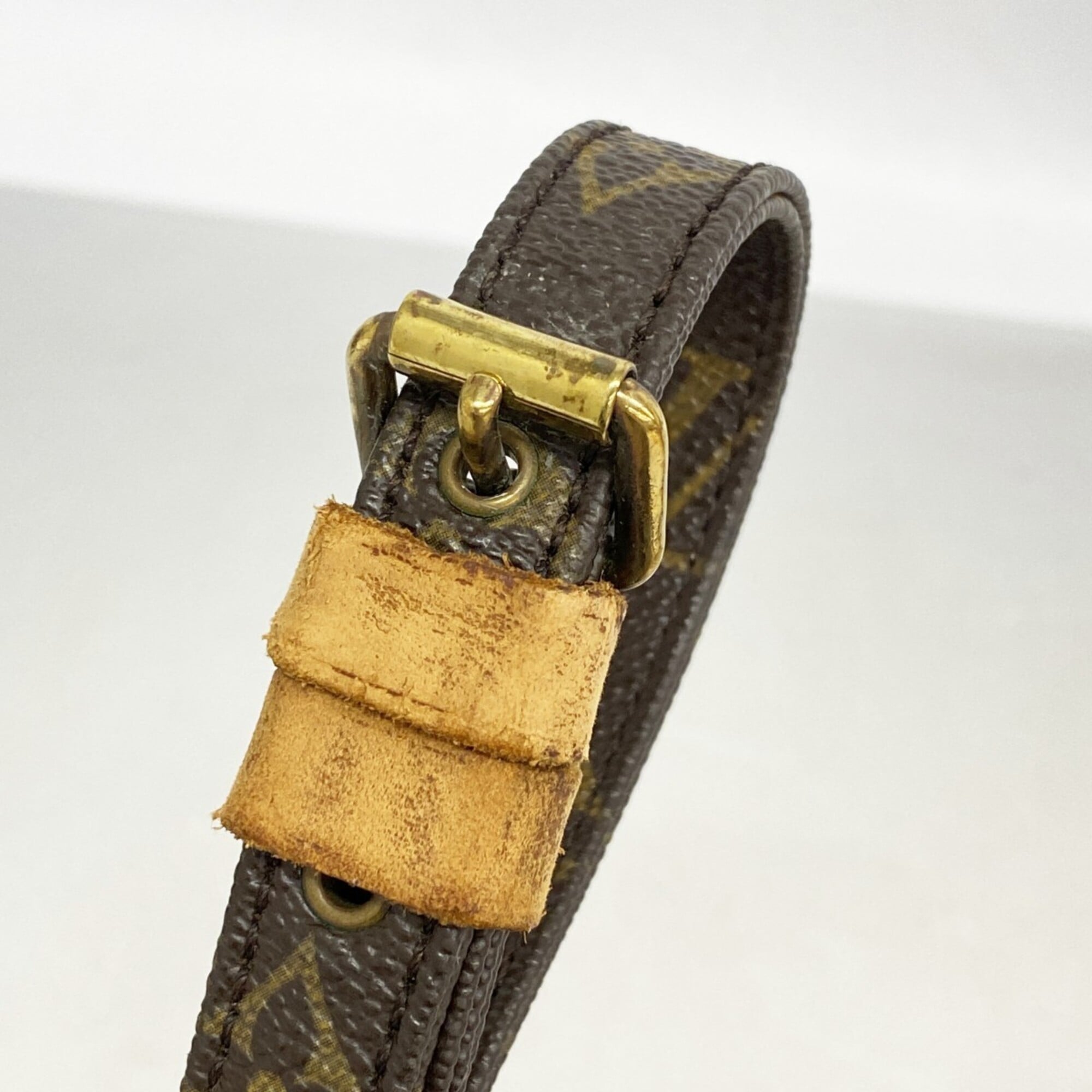 Louis Vuitton Brown Shoulder Bag (Pre-Owned)