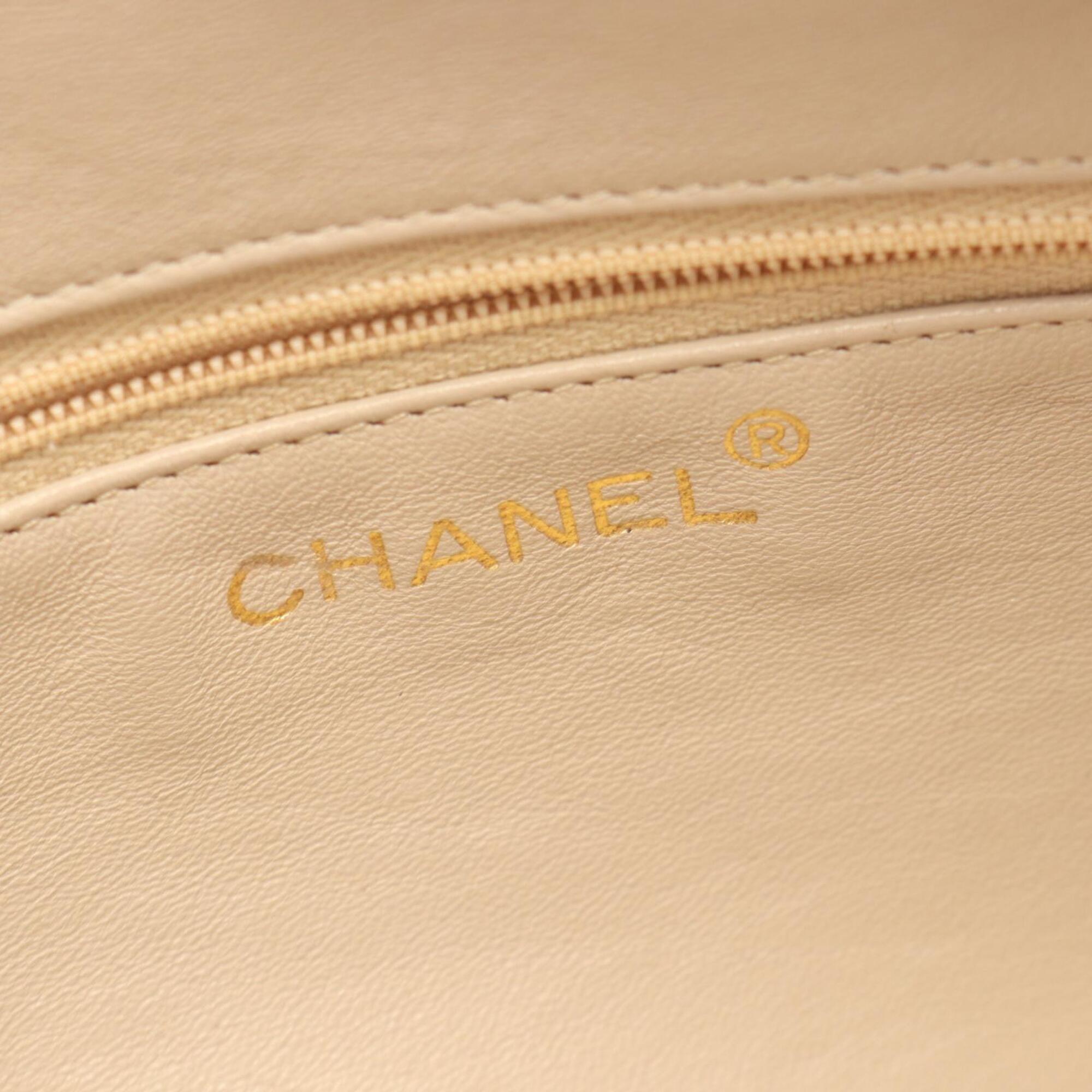 Chanel Beige Leather Handbag Shoulder Bag (Pre-Owned)