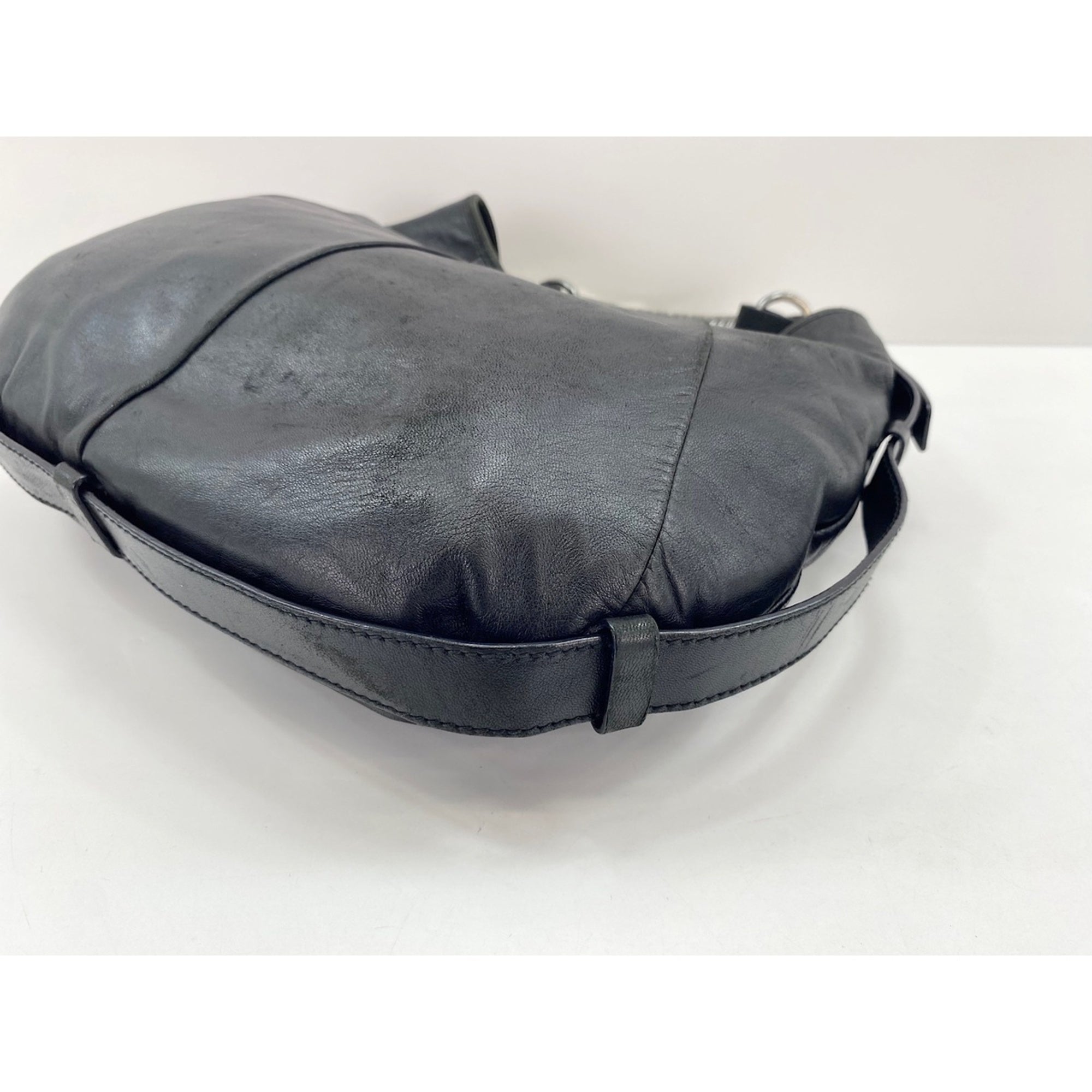Yves Saint Laurent Black Shoulder Bag (Pre-Owned)