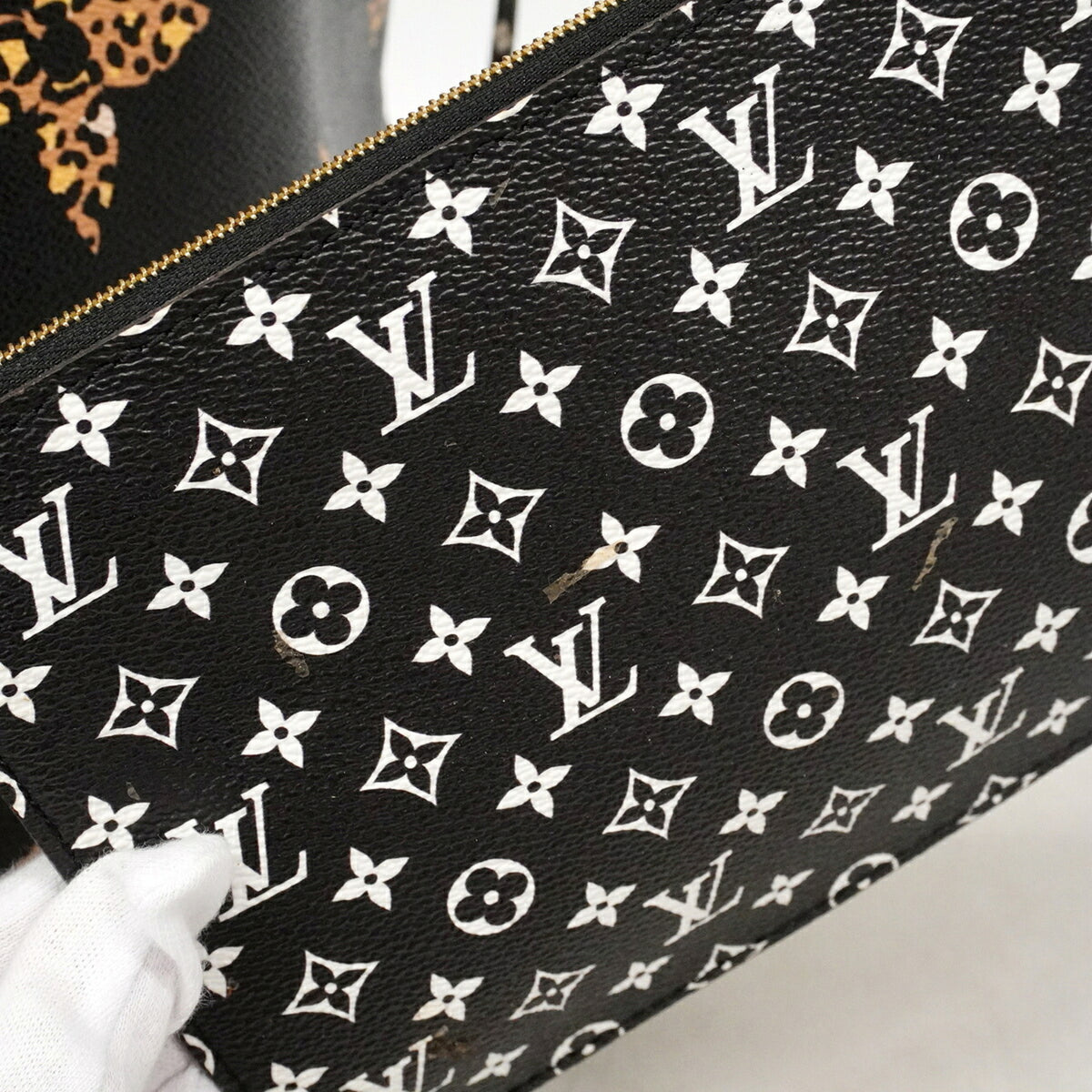 Louis Vuitton Noir Tote Bag (Pre-Owned)