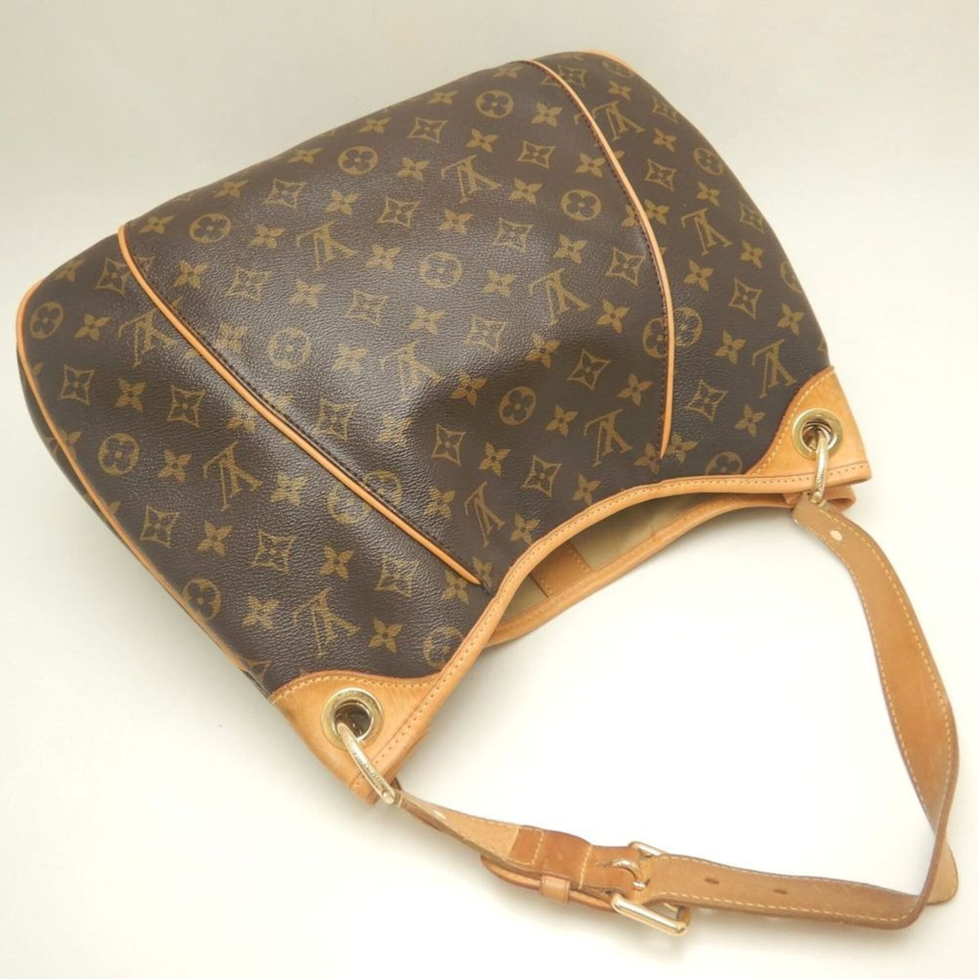Louis Vuitton Brown Monogram Shoulder Bag (Pre-Owned)