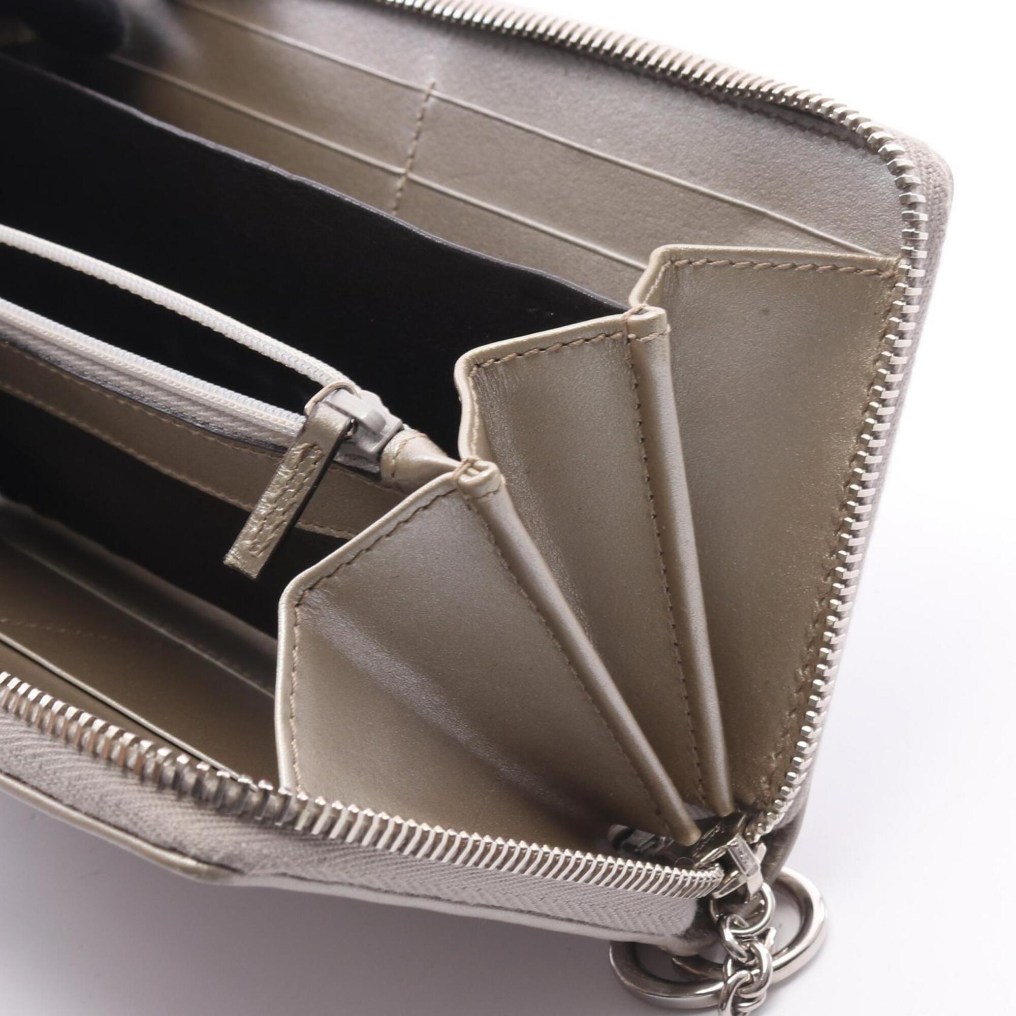 Gucci Silver Leather Long Wallet (Bi-Fold) (Pre-Owned)