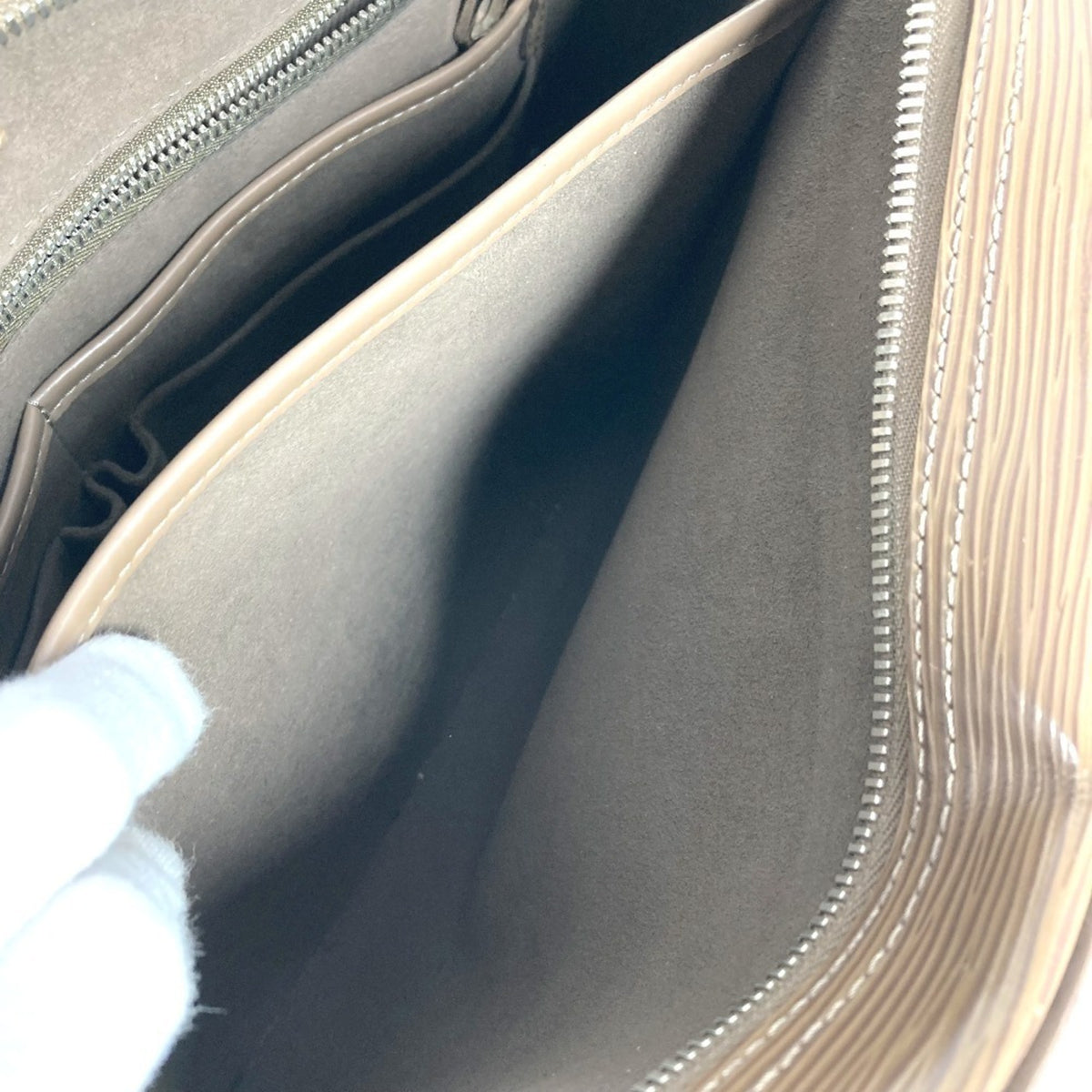 Louis Vuitton Epi Beige Brown Epi Leather Briefcase (Pre-Owned)