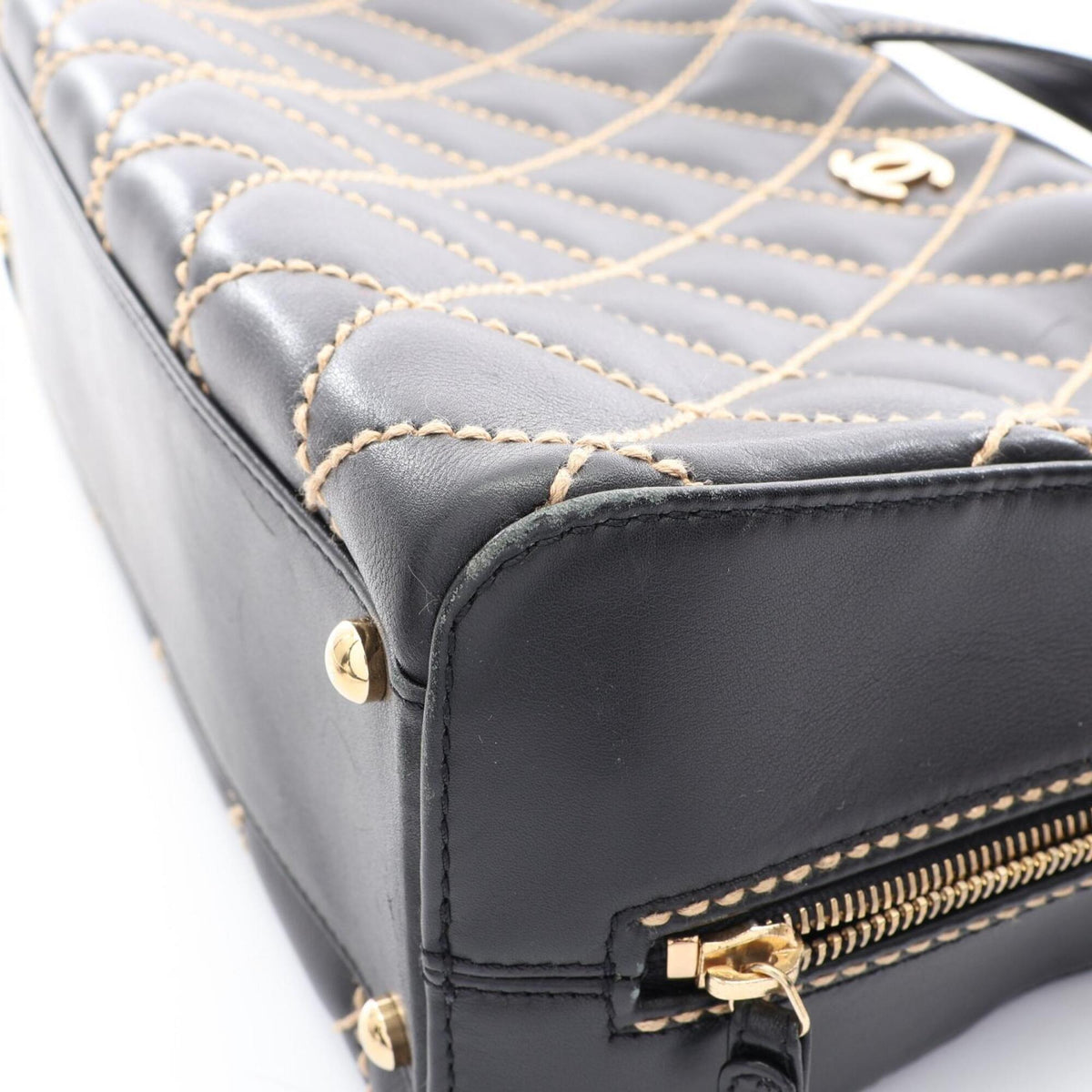 Chanel Black Leather Handbag (Pre-Owned)