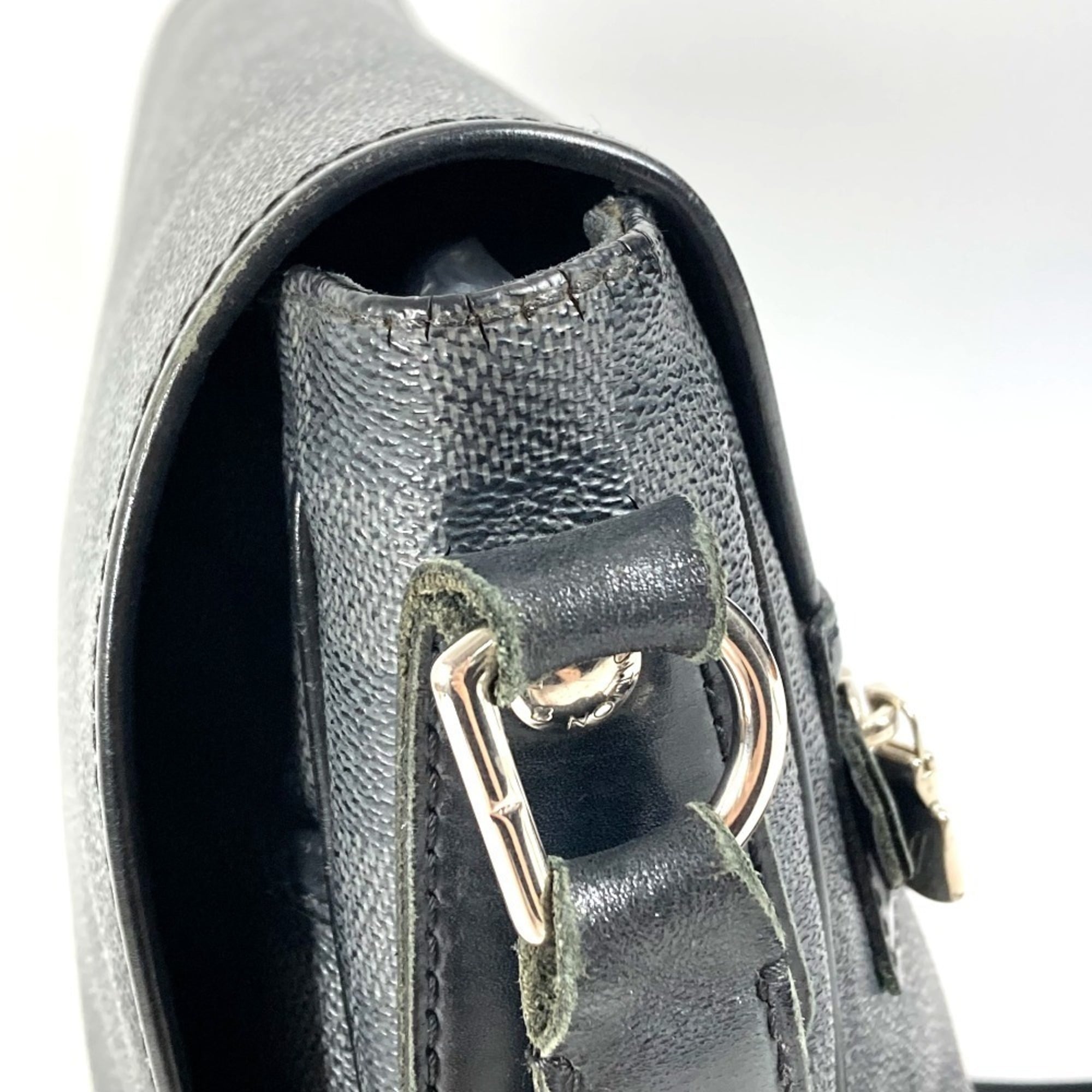 Louis Vuitton Black Damier Graphite Messenger Bag Shoulder Bag (Pre-Owned)