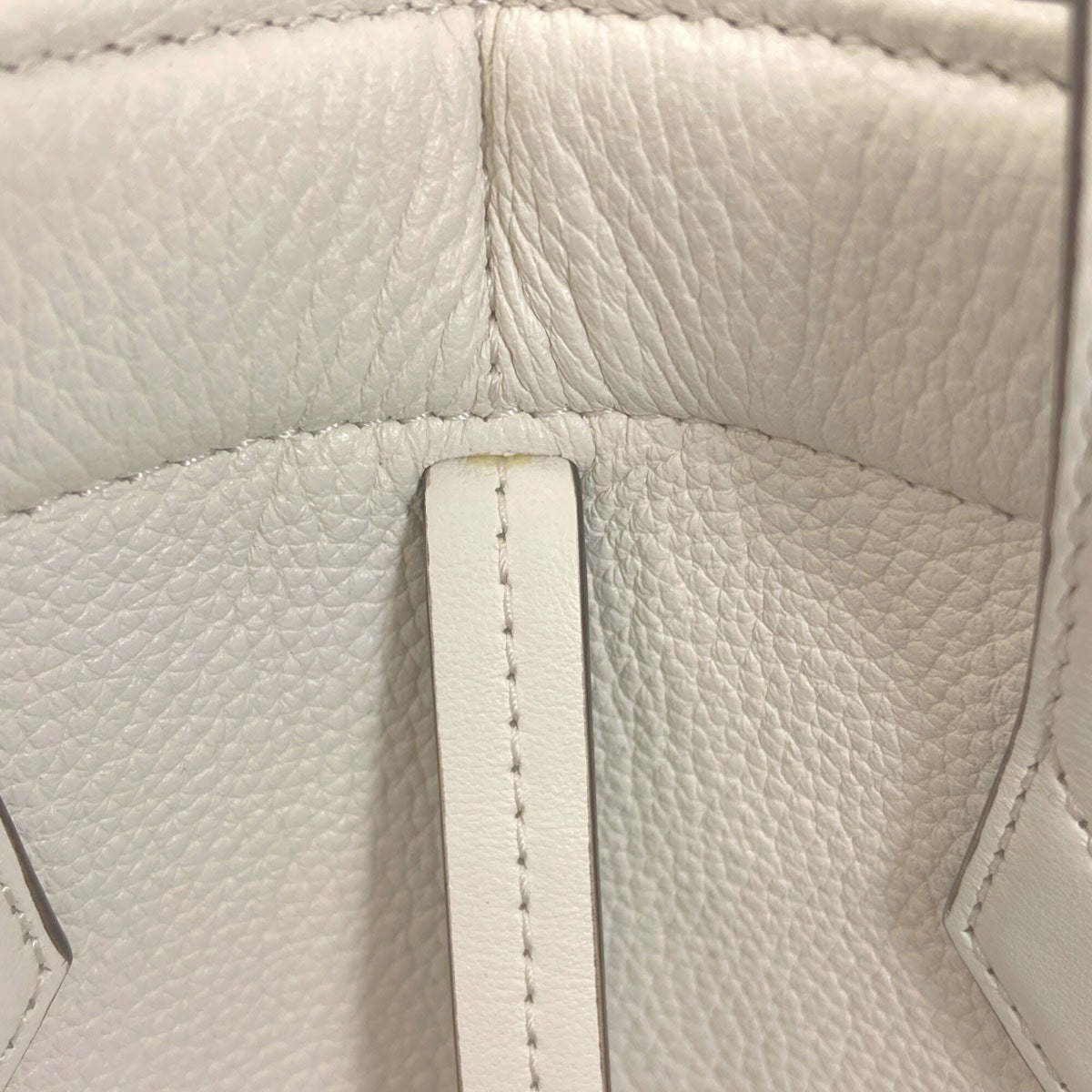 Fendi White Leather Shoulder Bag (Pre-Owned)