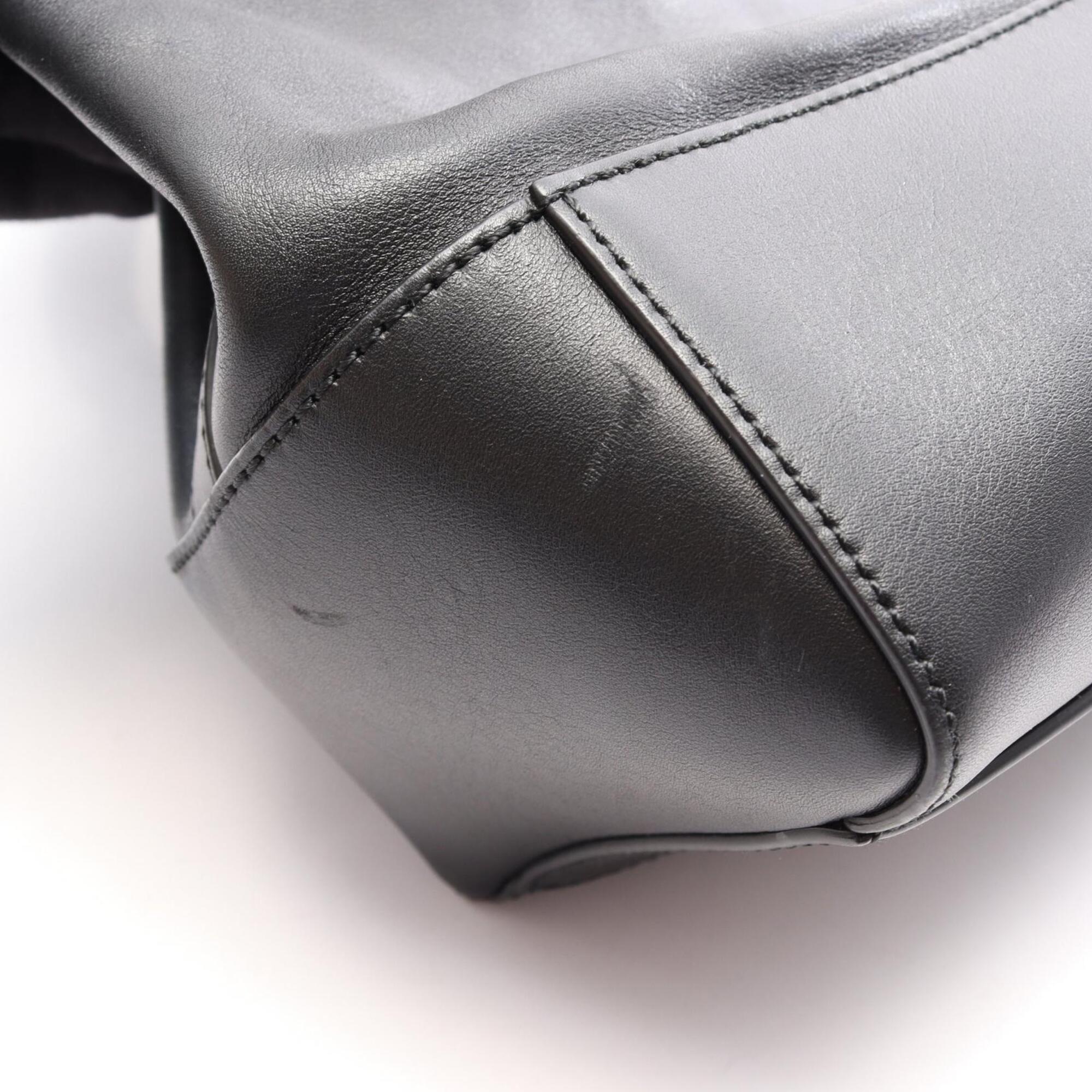 Salvatore Ferragamo Black Leather Backpack Handbag (Pre-Owned)