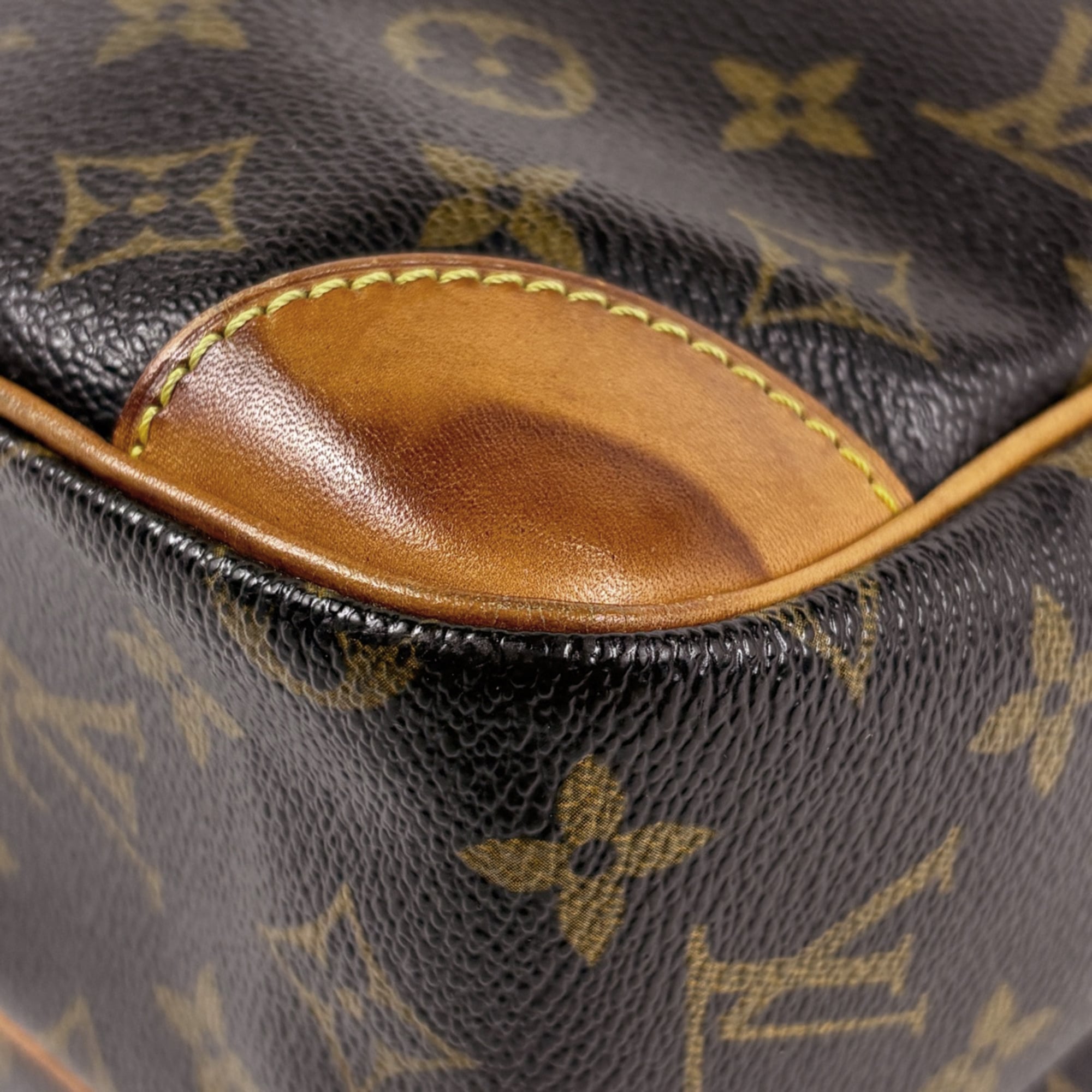 Louis Vuitton Brown Monogram Monogram Shoulder Bag (Pre-Owned)