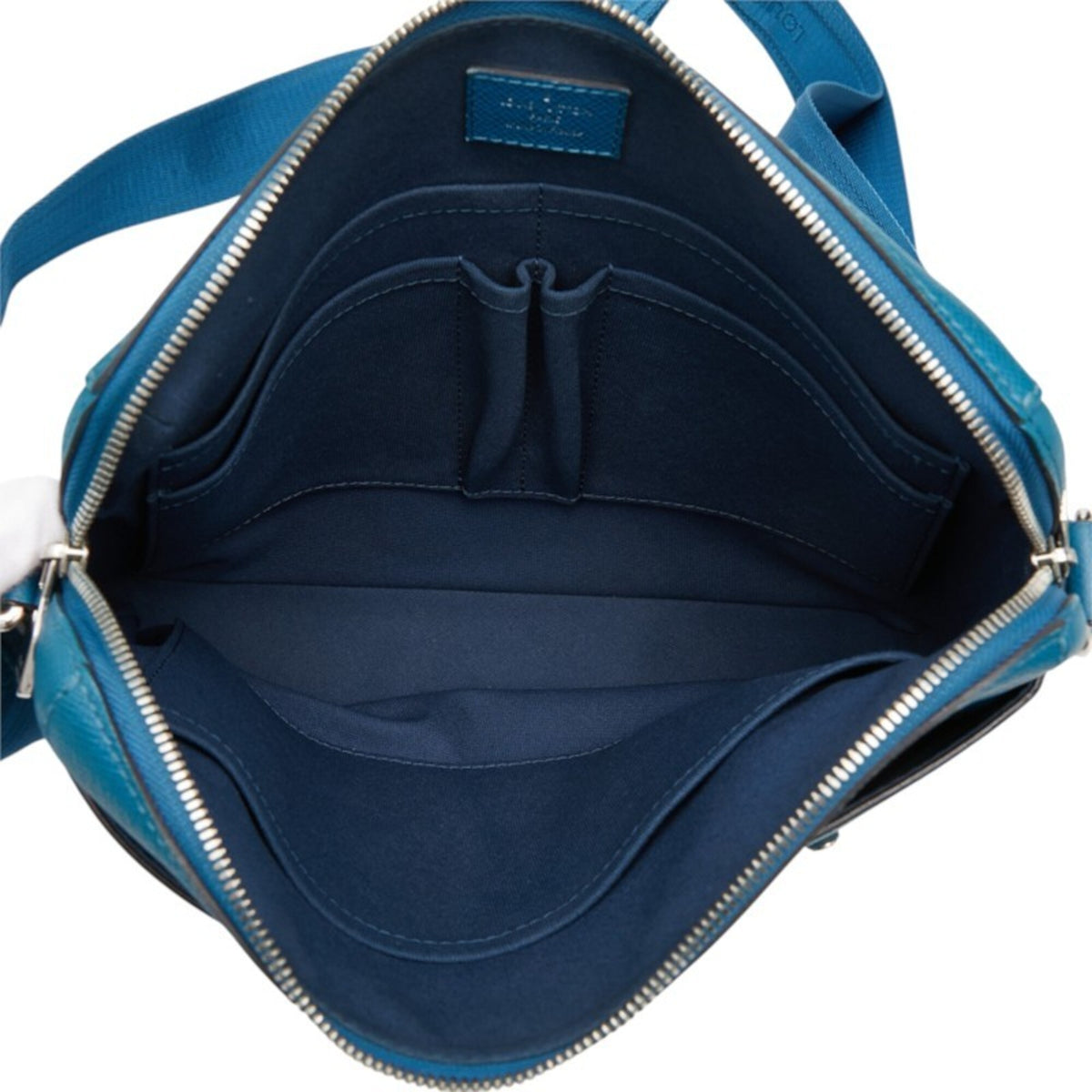 Louis Vuitton Taiga Blue Taiga Leather Messenger Bag Shoulder Bag (Pre-Owned)