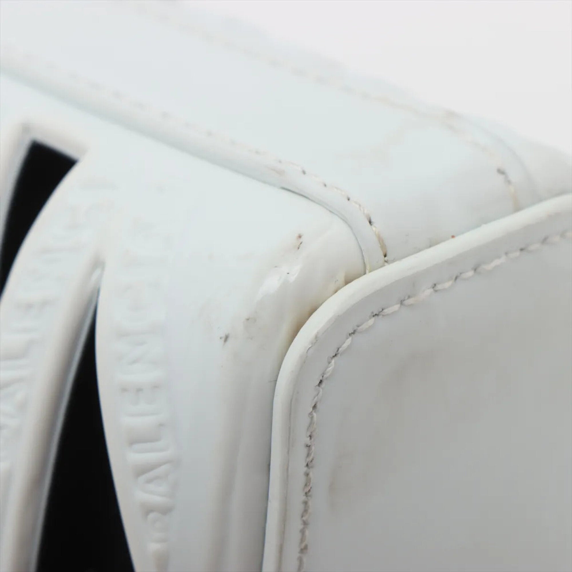 Balenciaga White Leather Basket Handbag Shoulder Bag (Pre-Owned)