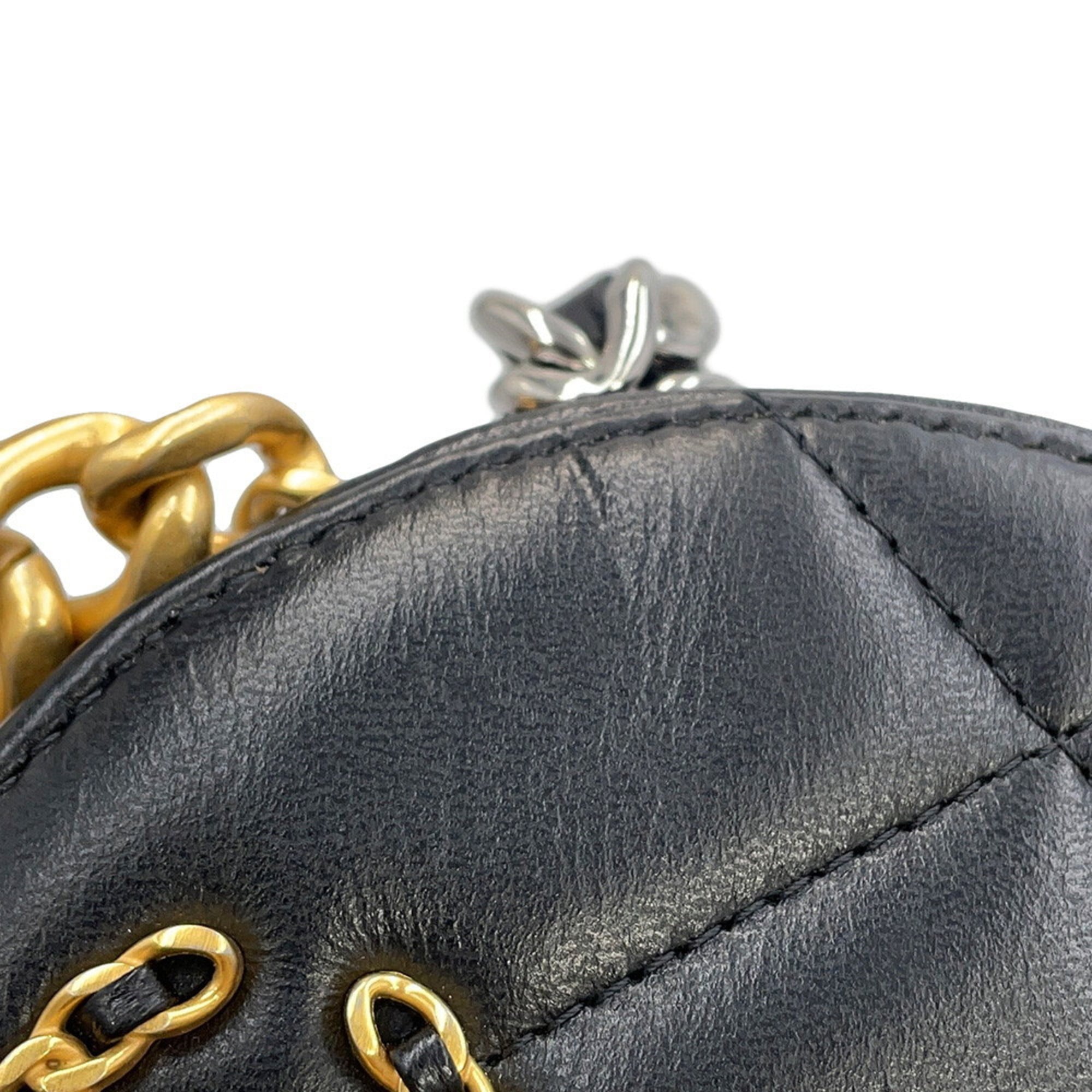 Chanel Matelasse Black Leather Shoulder Bag (Pre-Owned)